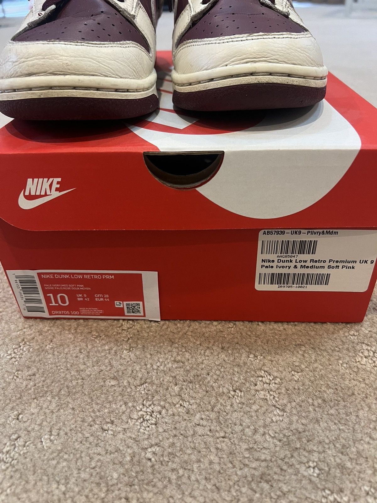 Jordan Brand × Nike Nike Dunk Low Valentines, Dunk Low Retro PRM Size US 10 / EU 43 - 10 Thumbnail