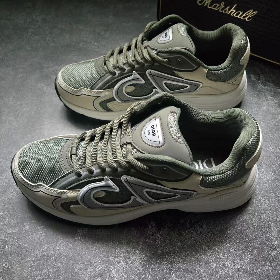Balenciaga Balenciaga Green Lowtop Sneakers 30 Men Size US 10 / EU 43 - 1 Thumbnail