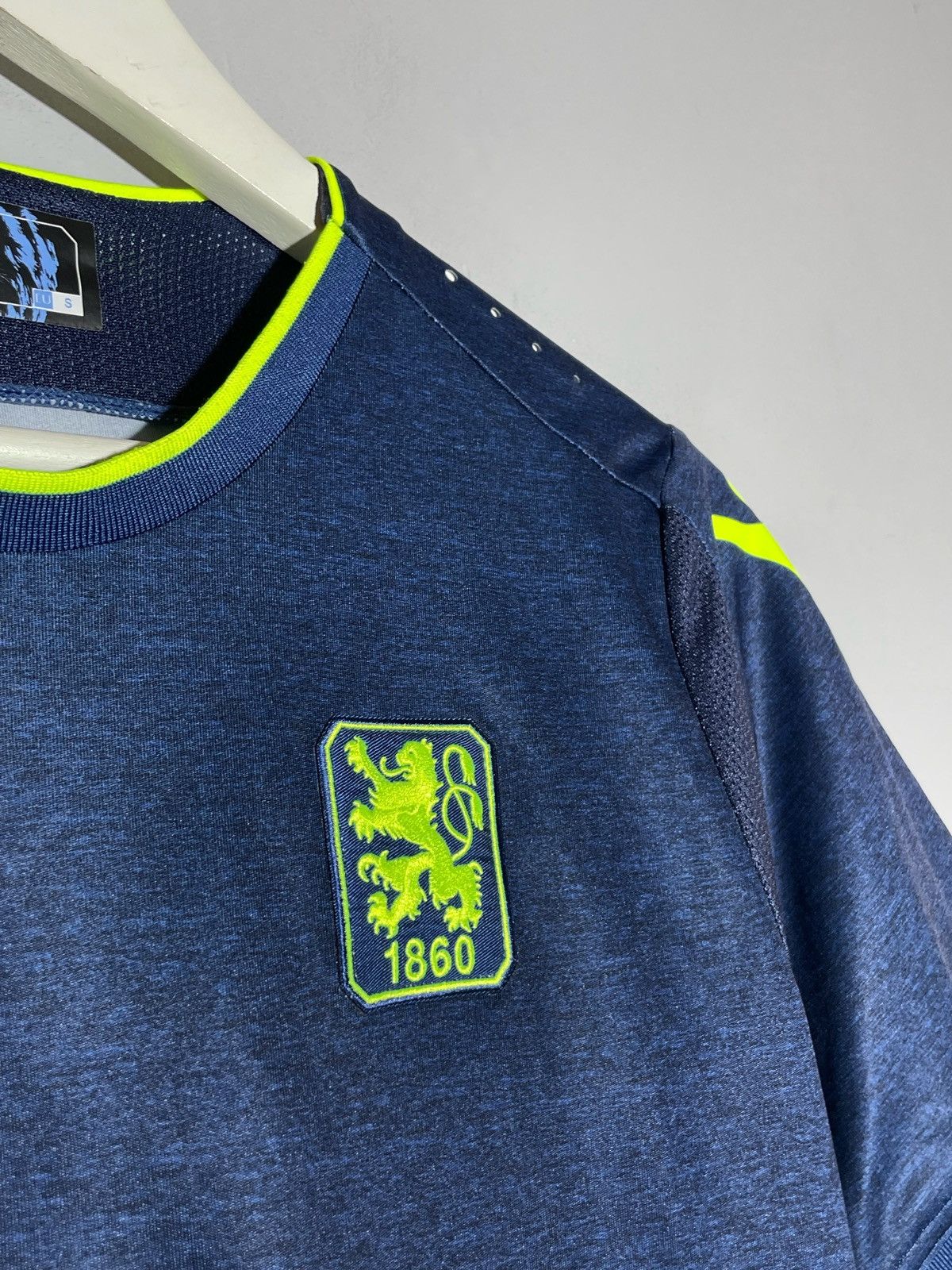 Macron TSV 1860 München Hummel 2018/19 Away Y2k Football Shirt Size US S / EU 44-46 / 1 - 3 Thumbnail