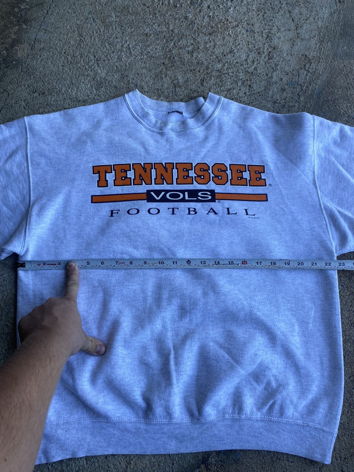 Japanese Brand × Vintage Vintage 90’s Tennessee Volunteers Football Sweatshirt Size US M / EU 48-50 / 2 - 7 Thumbnail