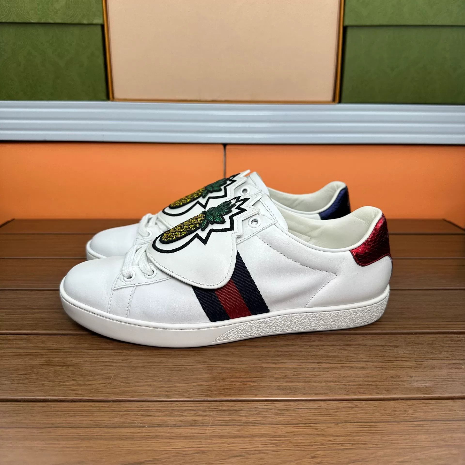 Gucci Gucci White Lowtop Sneakers it_37 Women Size US 7 / IT 37 - 1 Thumbnail