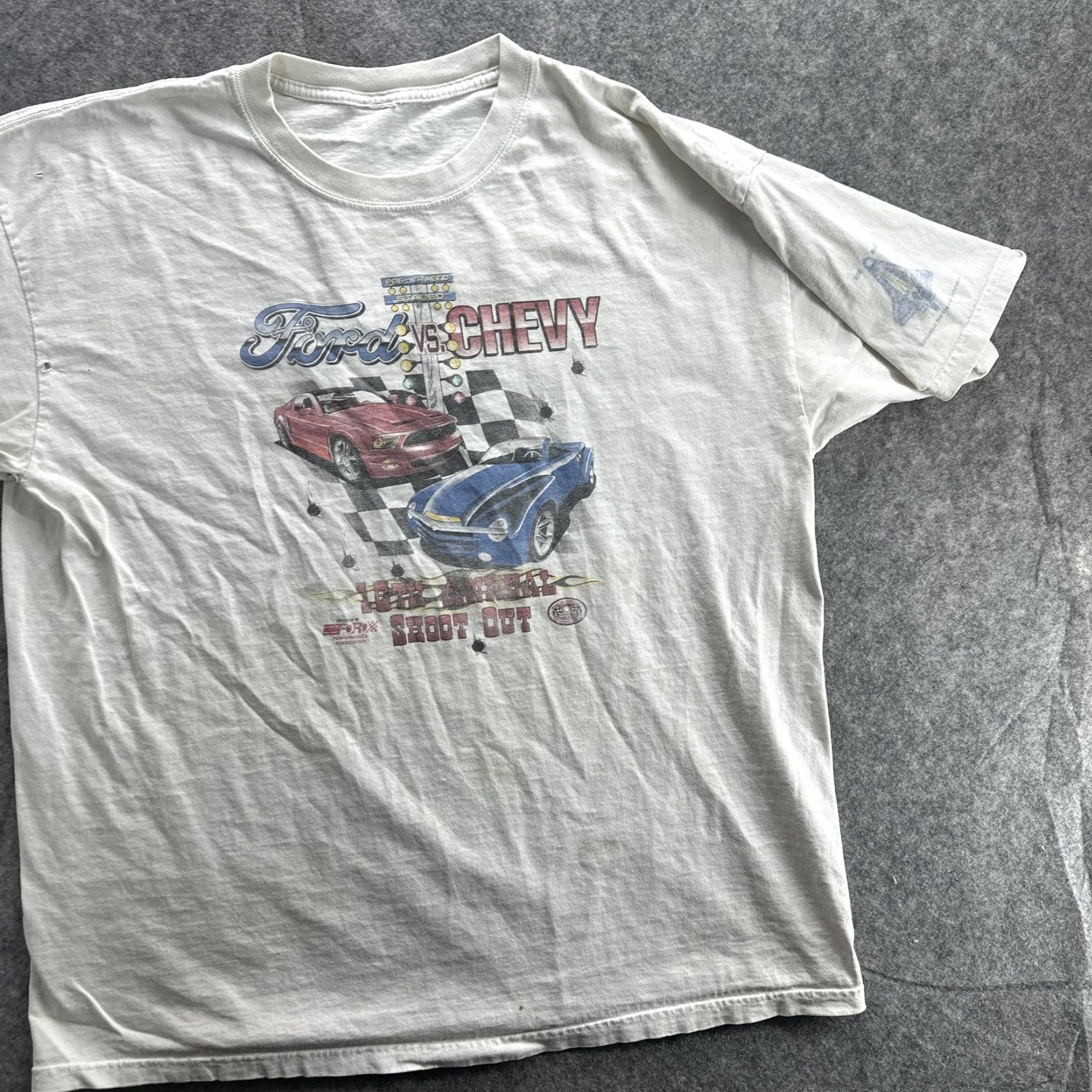 Hanes VINTAGE Ford vs Chevy T-Shirt Mens Large Cars Racing Automotive 2000s Drag Racing Size US L / EU 52-54 / 3 - 3 Thumbnail