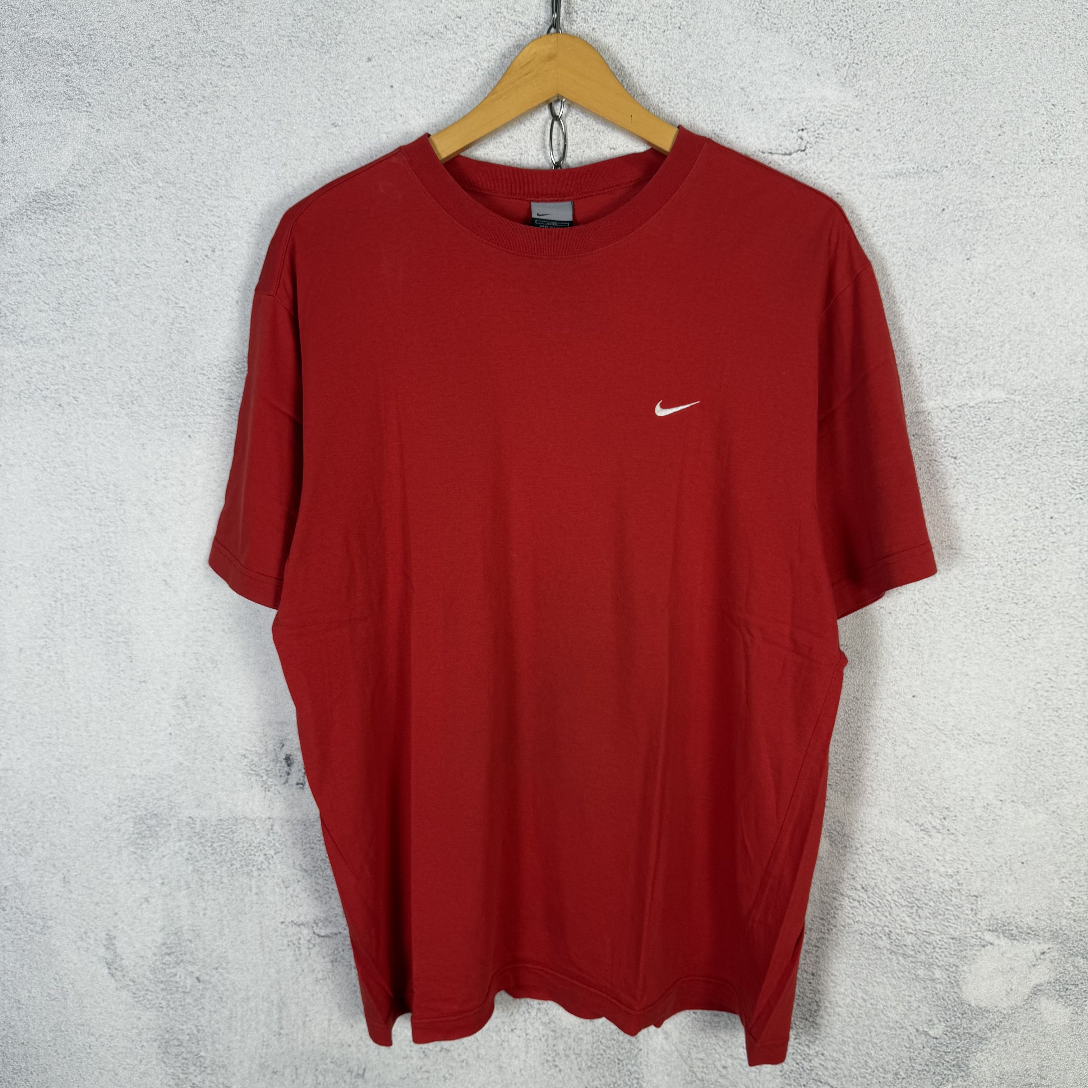 Nike Vintage Nike Swoosh Tshirt Size US L / EU 52-54 / 3 - 1 Thumbnail