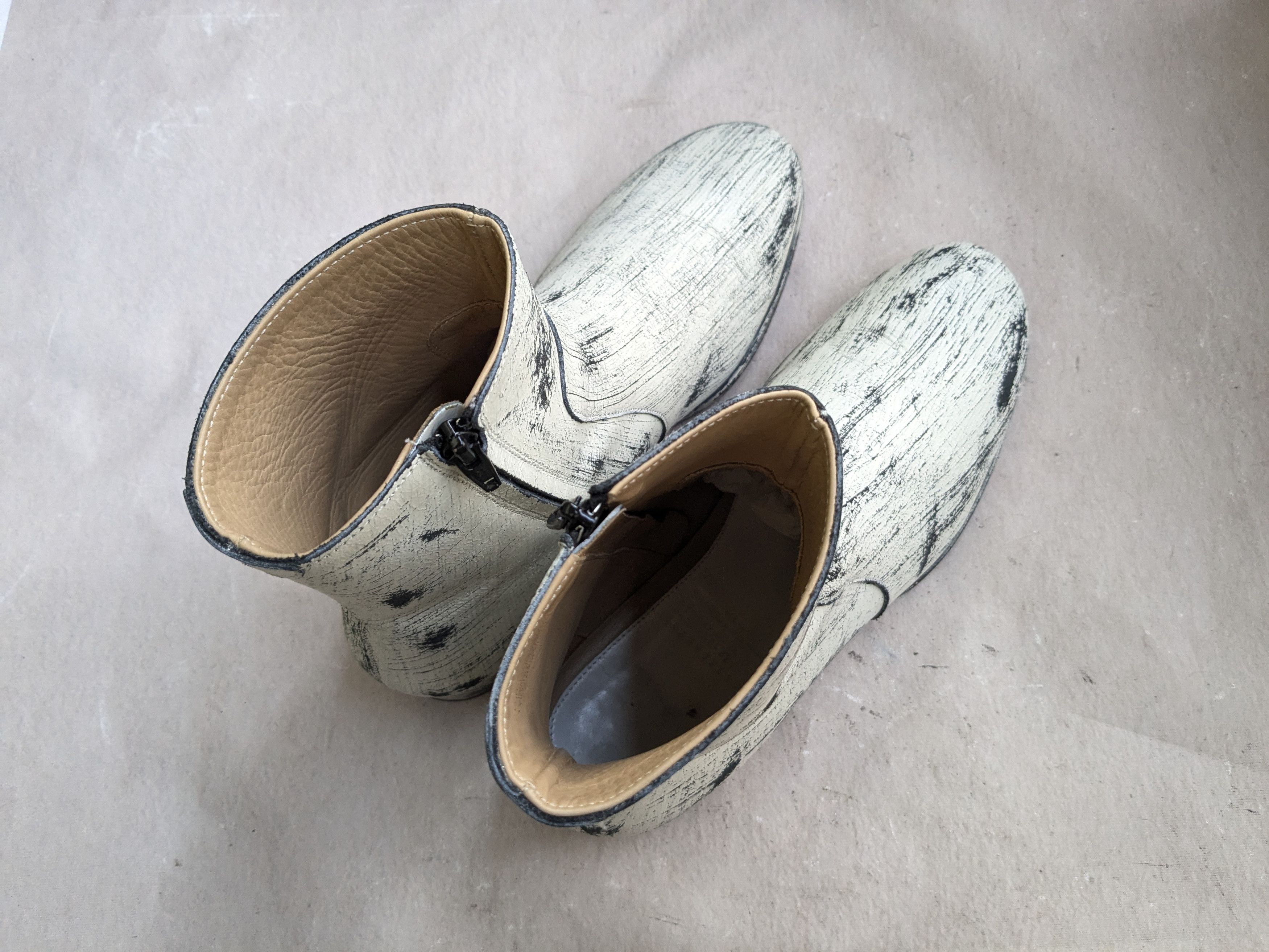 H&M × Maison Margiela Maison Margiela H&M Side Zip Boots White Black 9 42 Size US 9 / EU 42 - 11 Thumbnail