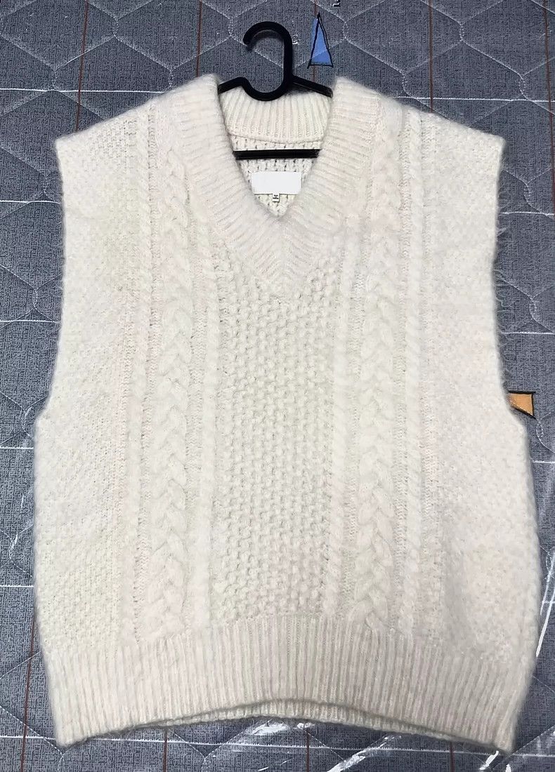 Maison Margiela Maison Margiela Runway horsehair white vest 2501-Nextarrow Size US S / EU 44-46 / 1 - 1 Thumbnail