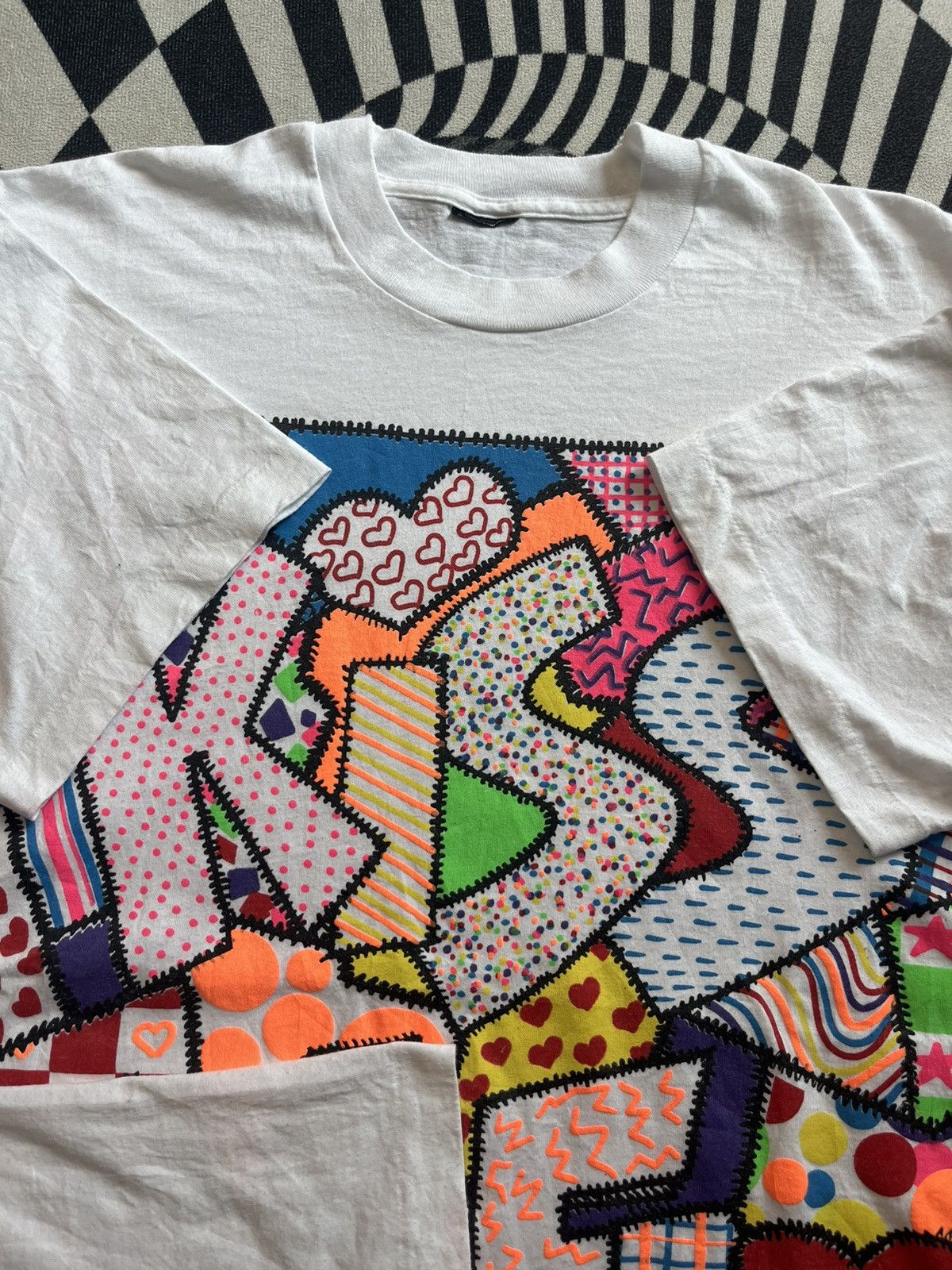 Arts & Science Vintage KISS ME Pop Art Patchwork style 80’s-90’s Tshirt Size US XL / EU 56 / 4 - 6 Thumbnail
