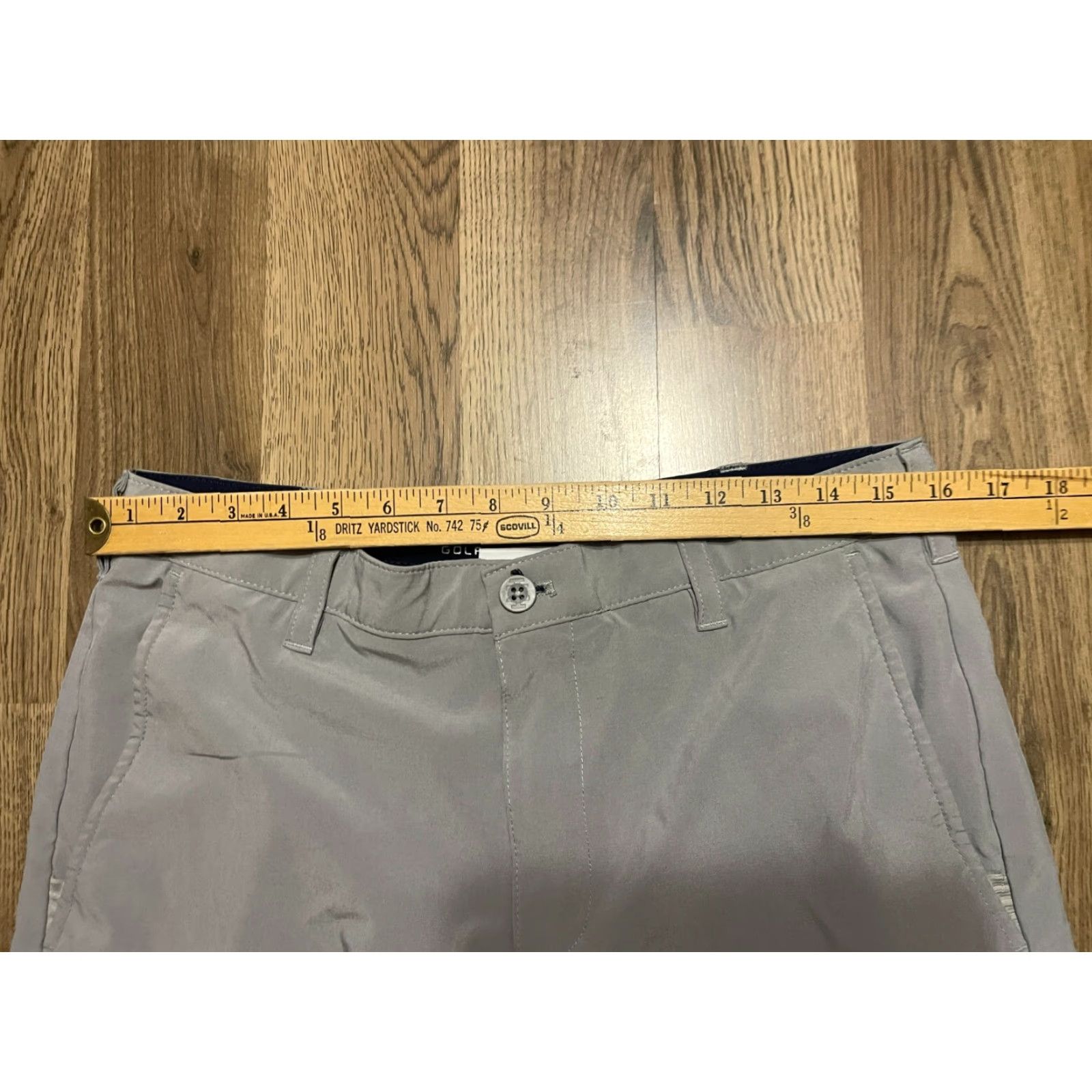 Izod IZOD Shorts Men 32 Gray Flat Front Casual Shorts with Zip Pockets Pockets | Regular Inseam 9 in Size US 32 / EU 48 - 5 Thumbnail