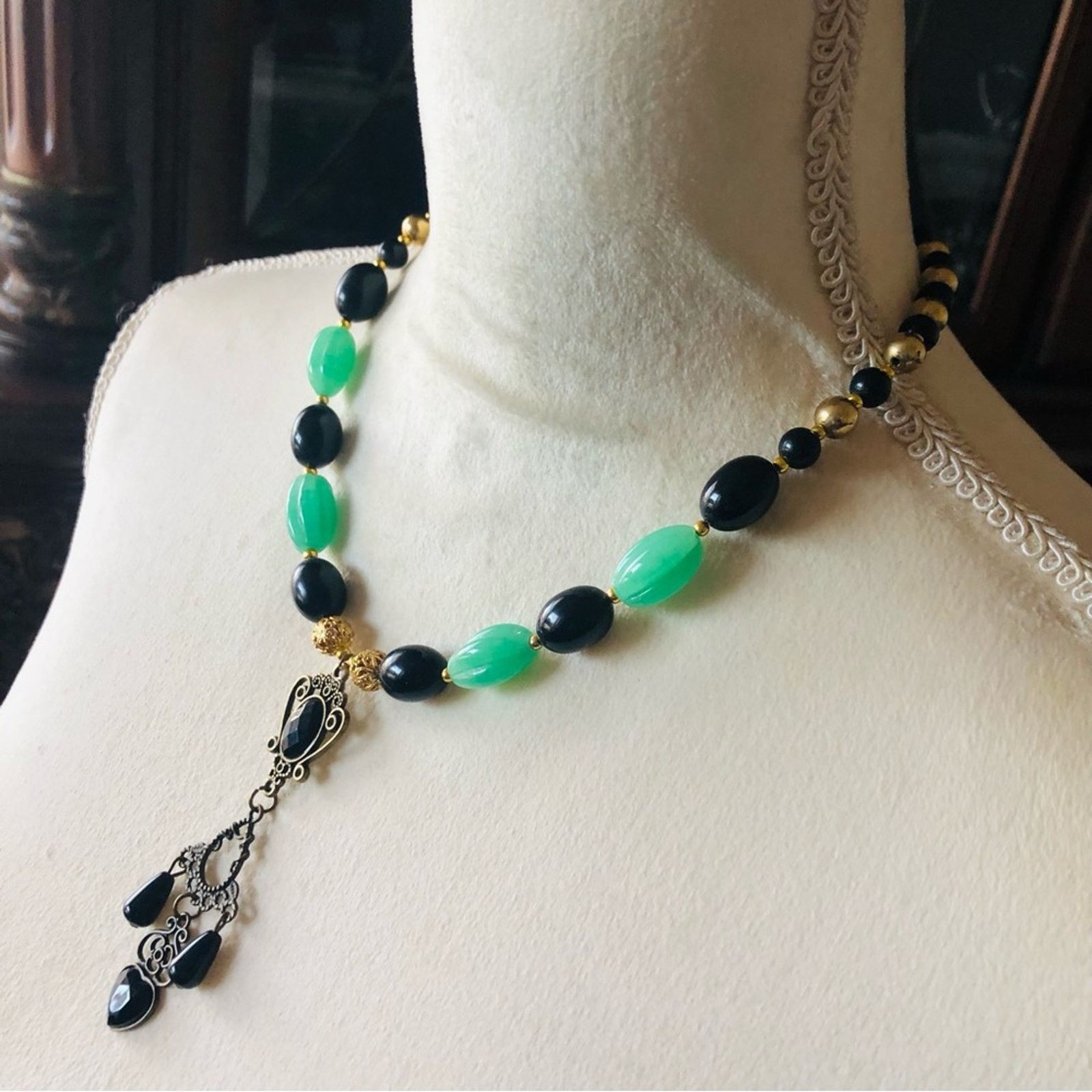 Handmade Handcrafted Victorian style pendant chalcedony necklace Size ONE SIZE - 3 Thumbnail