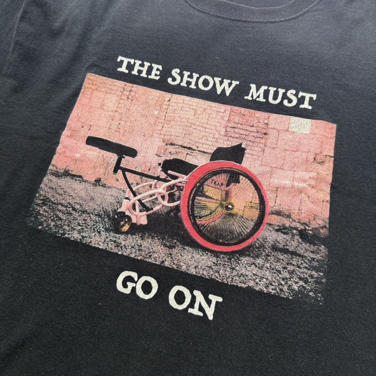 Band Tees 2 Chains The Show Must Go On Tour Tee Black Size US L / EU 52-54 / 3 - 2 Thumbnail