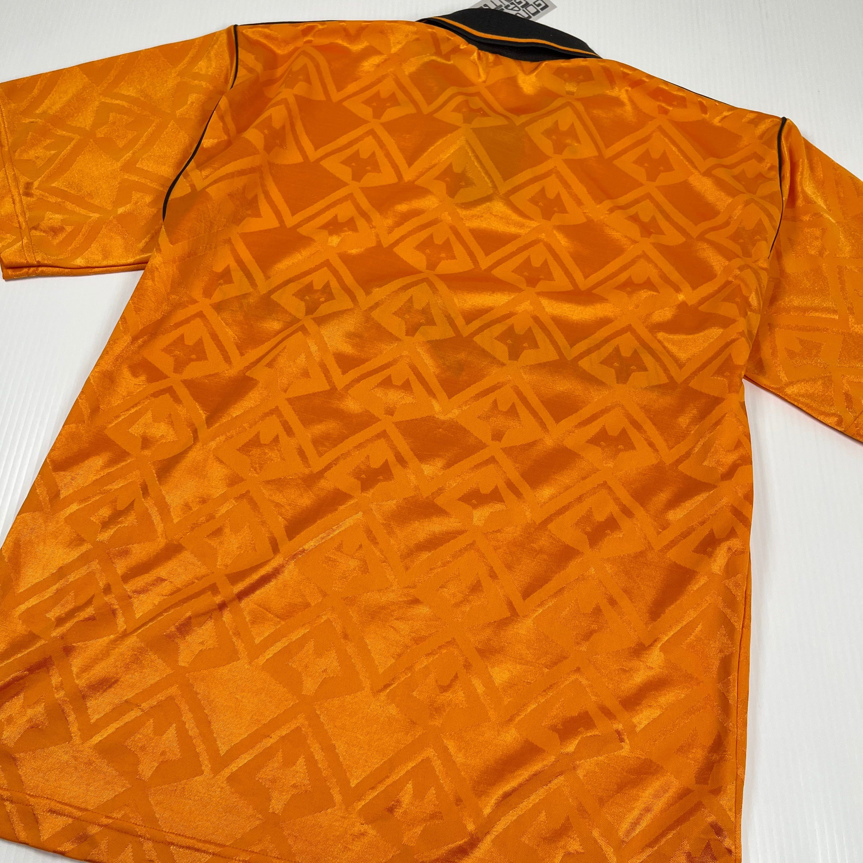 Vintage 1991-92 Wolverhampton Wanderers Home Kit L Size US L / EU 52-54 / 3 - 6 Thumbnail