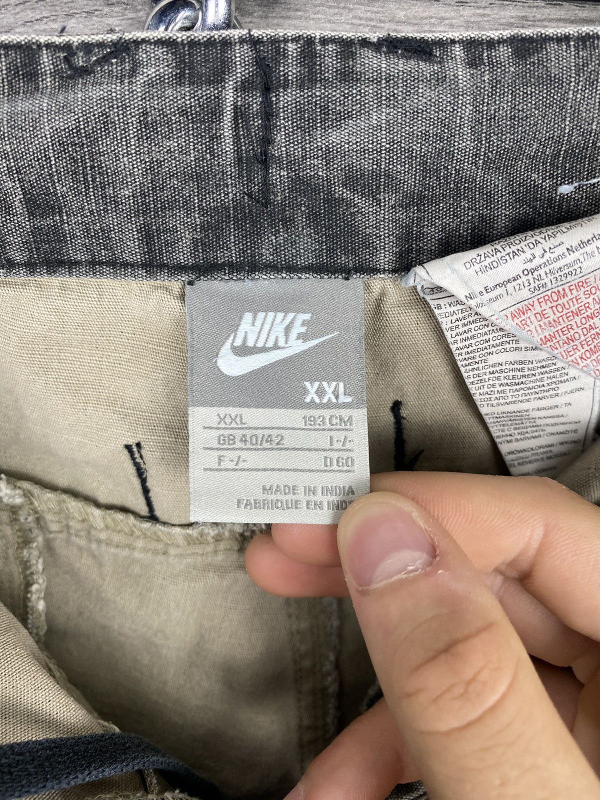 Nike Mens Vintage Nike Cargo Faded Baggy Shorts Size US 38 / EU 54 - 9 Thumbnail
