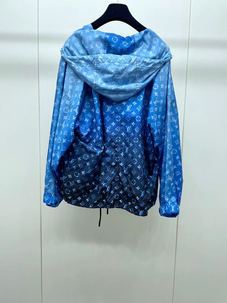Louis Vuitton Louis Vuitton 23 pre-fall blue gradient logo hooded trench Size US XXS / EU 40 - 2 Thumbnail