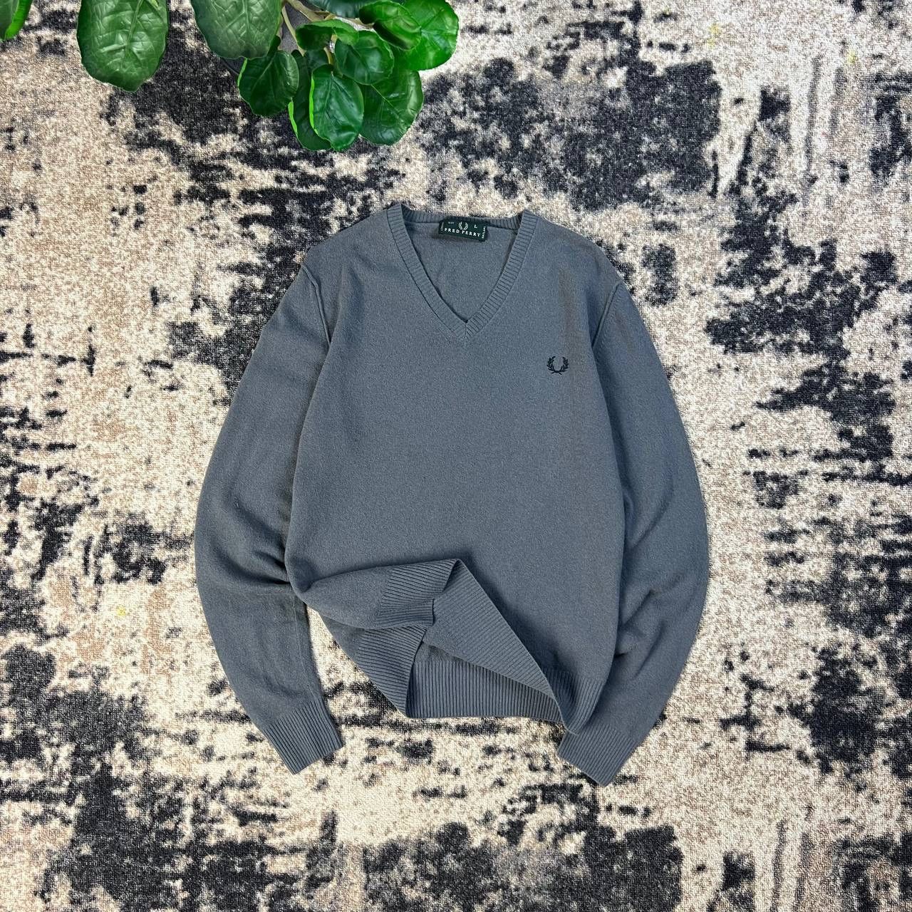 Fred Perry Fred Perry Mini Logo Luxury V-Neck Lana Wool Sweater Size US L / EU 52-54 / 3 - 1 Thumbnail