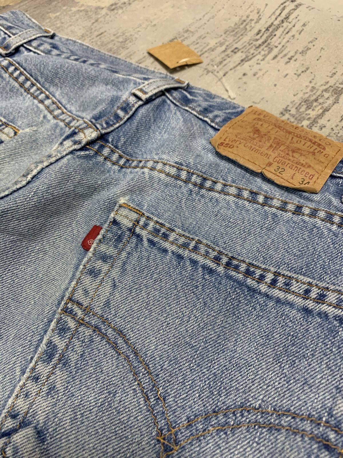 Levi's VTG 90s Levi's 550 Relaxed Fit Tapered Leg Jeans Light Wash Size US 31 - 9 Thumbnail