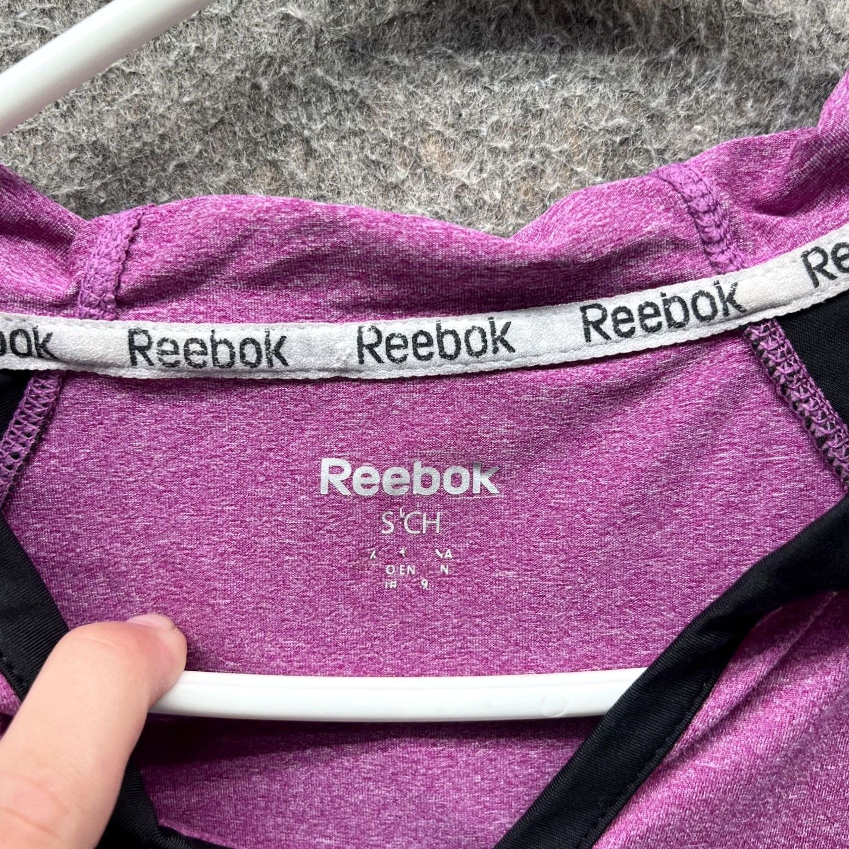 Reebok Reebok Hoodie Womens Small Purple V-Neck Colorblock Pullover Lightweight Top Size S / US 4 / IT 40 - 6 Thumbnail