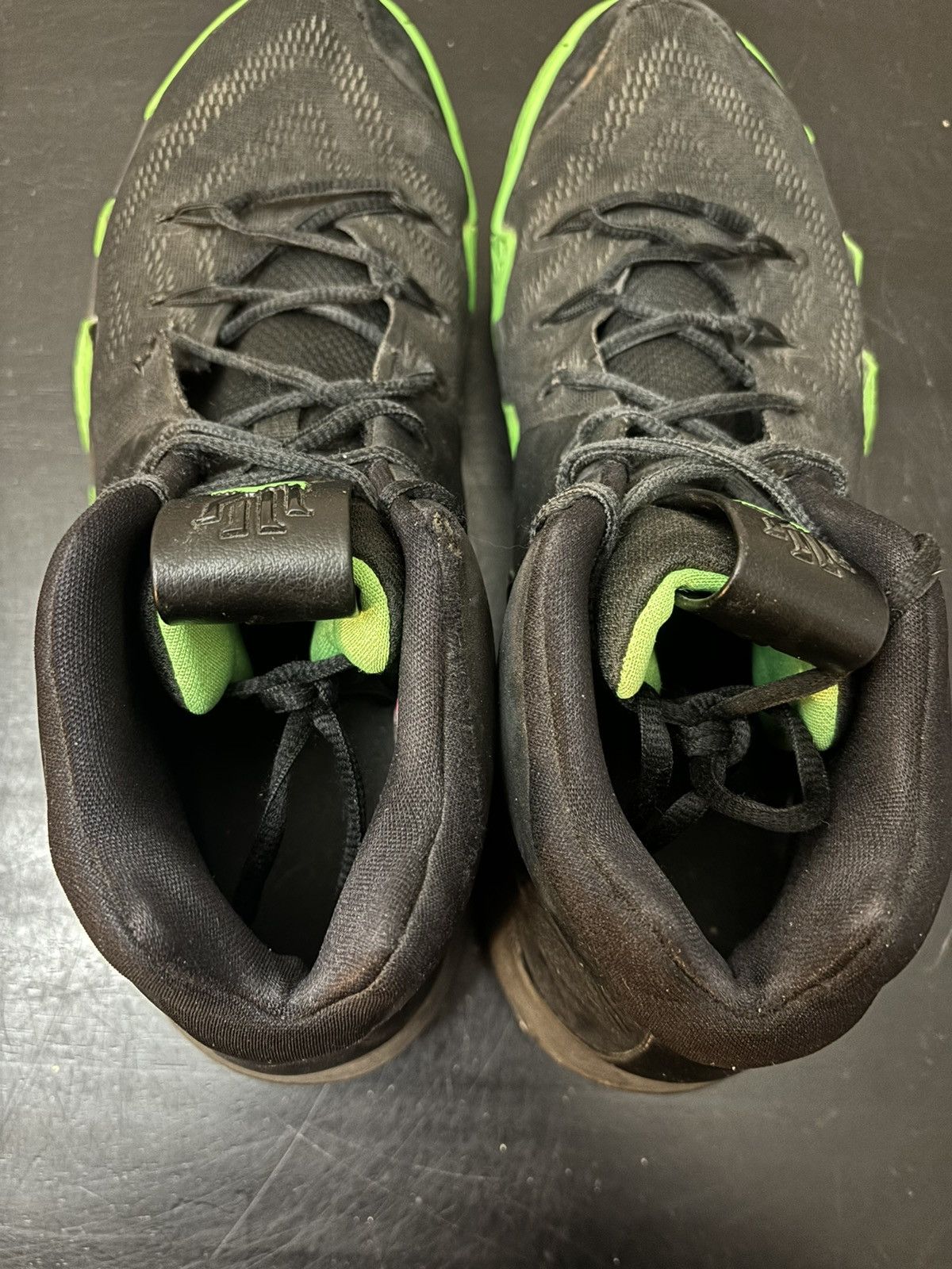 Nike Kyrie 4 Halloween Slime Green
