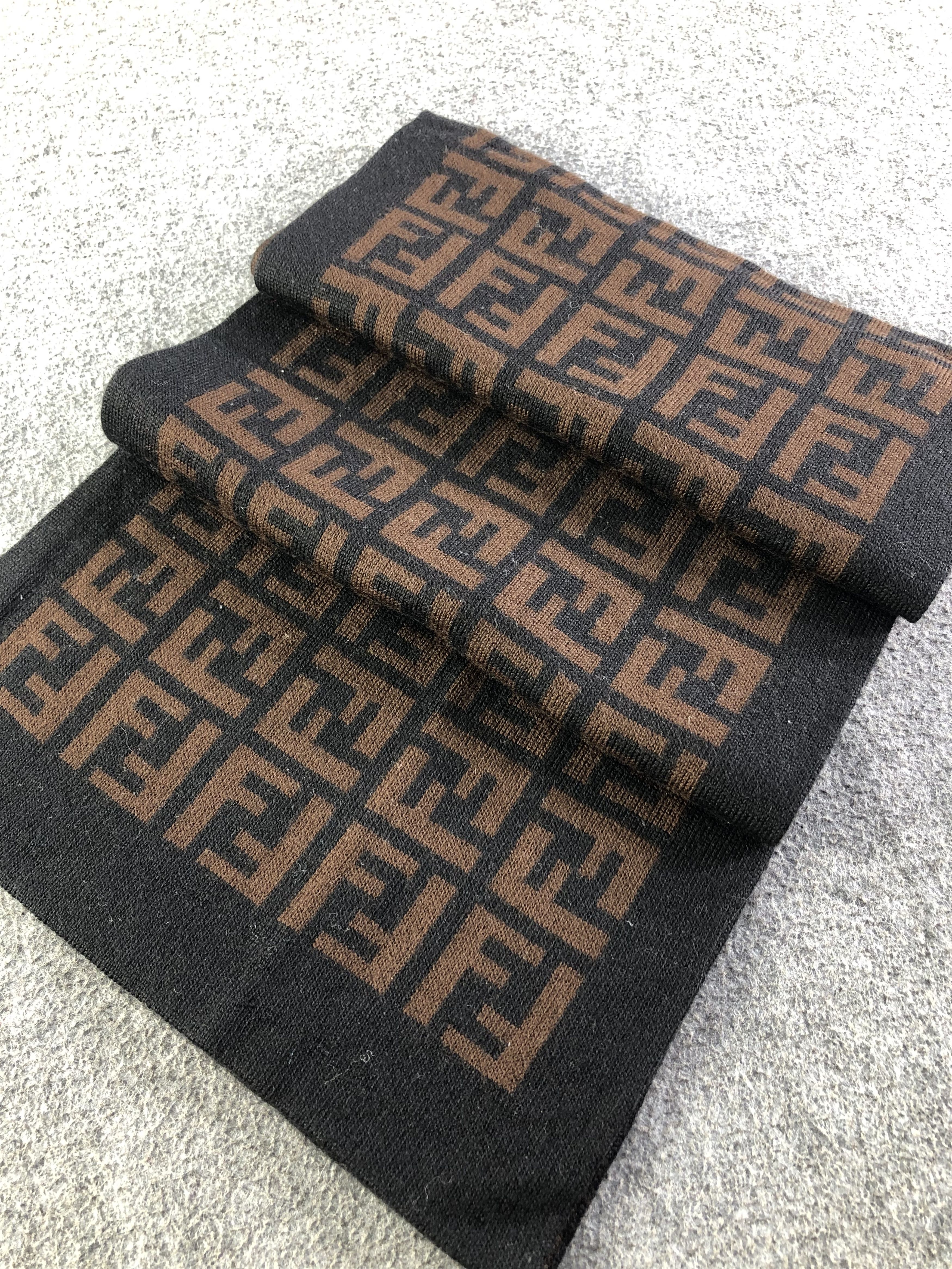 Vintage Fendi Wool Scarf / Muffler / Neckwear SS1301 Size ONE SIZE - 2 Thumbnail