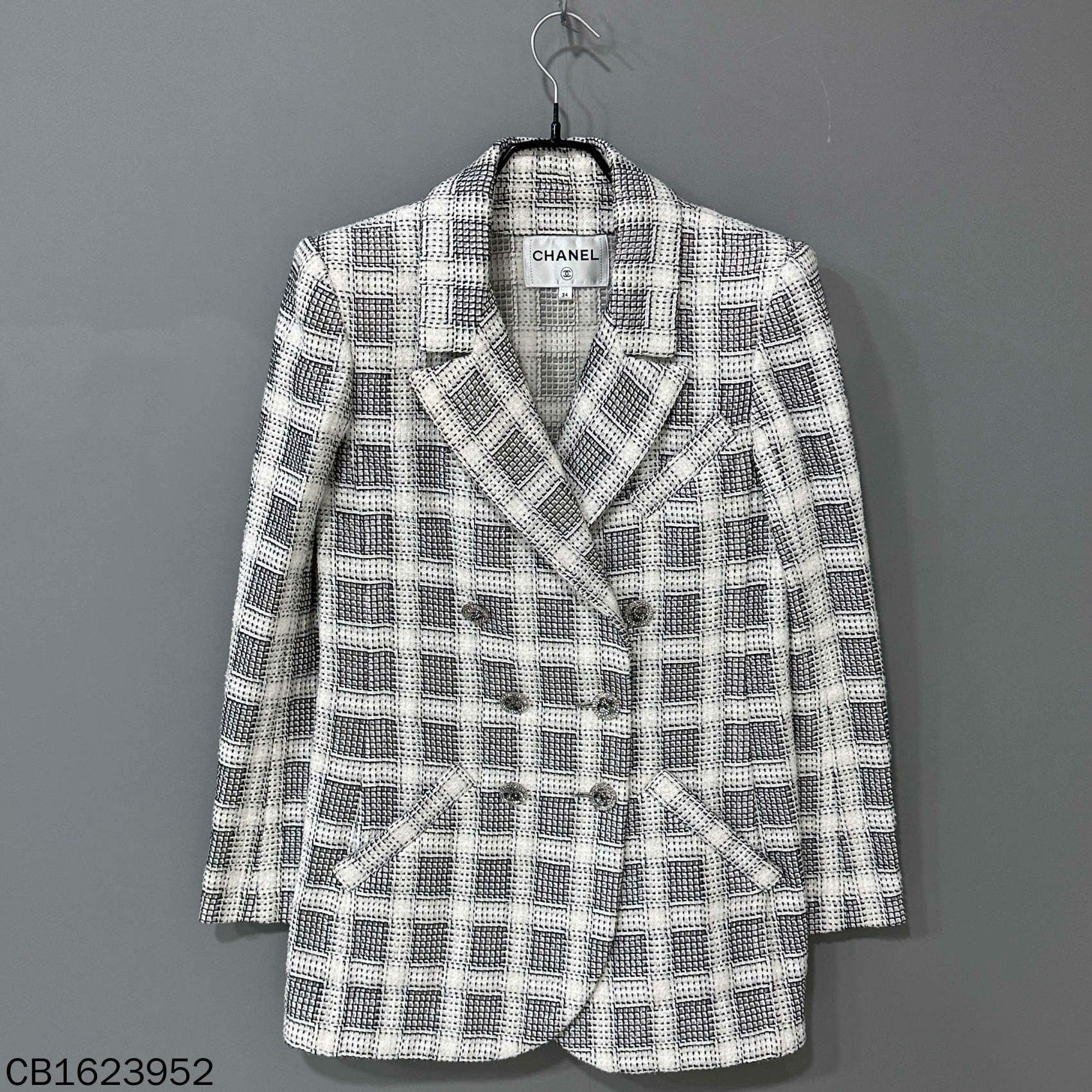 Chanel Chanel Plaid Yellow Jacket M Women Size M / US 6-8 / IT 42-44 - 1 Thumbnail