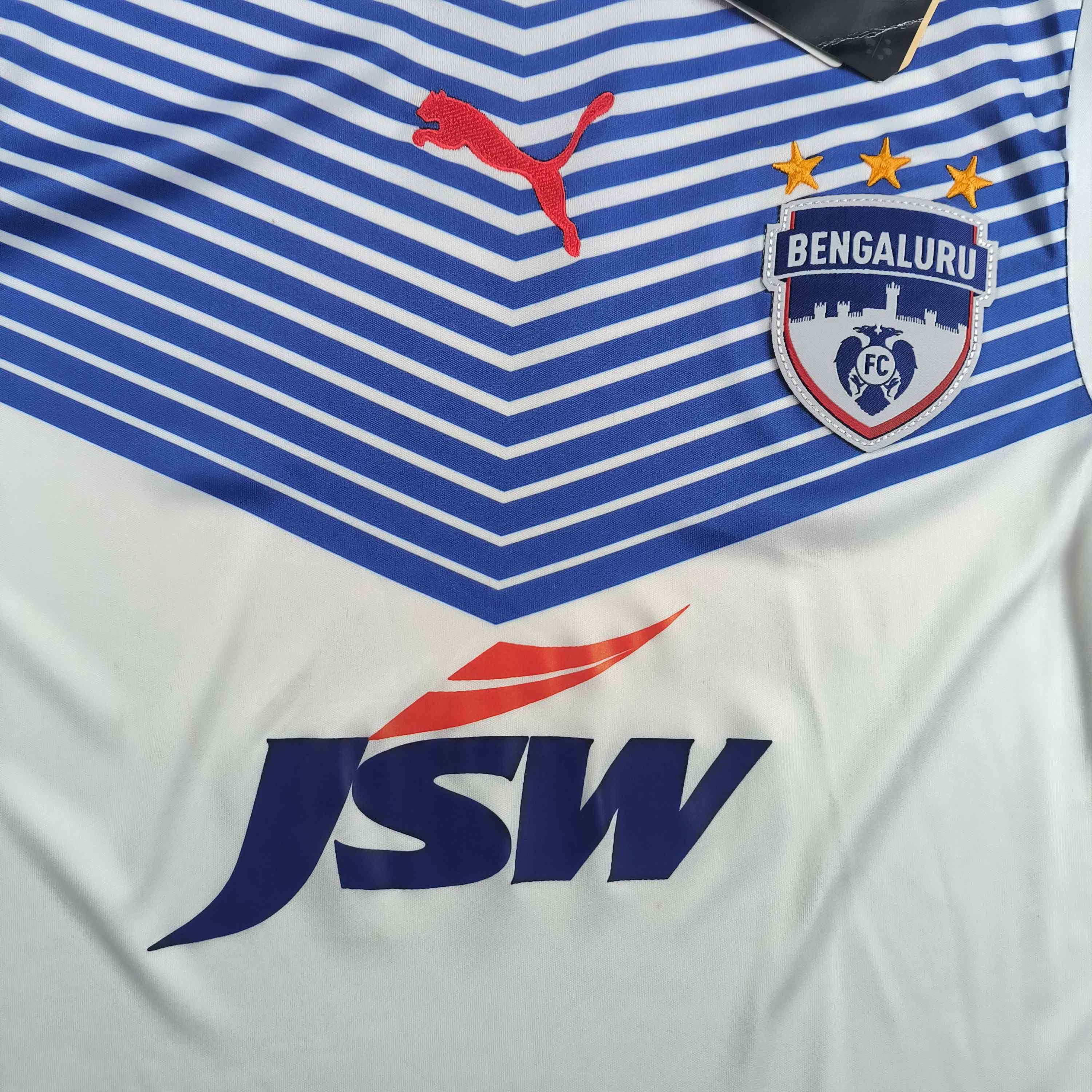 Puma NEW Bengaluru 2021-22 Puma away (BNWT) football jersey XS Size US XS / EU 42 / 0 - 3 Thumbnail