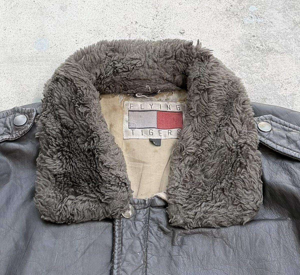 Genuine Leather Vintage Flying Tigers G-1 Leather Bomber Flight Jacket Size US L / EU 52-54 / 3 - 10 Thumbnail