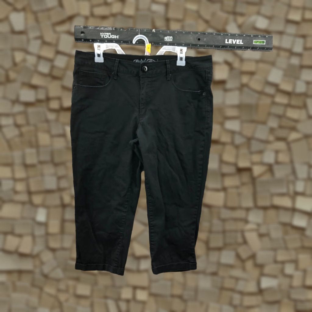 Faded Glory Faded Glory Capri Jeans Size 16 Womens Dark Wash Black Denim Capri Jeans Regular Fit 5-Pocket Size 38" / US 16 / IT 52 - 1 Thumbnail