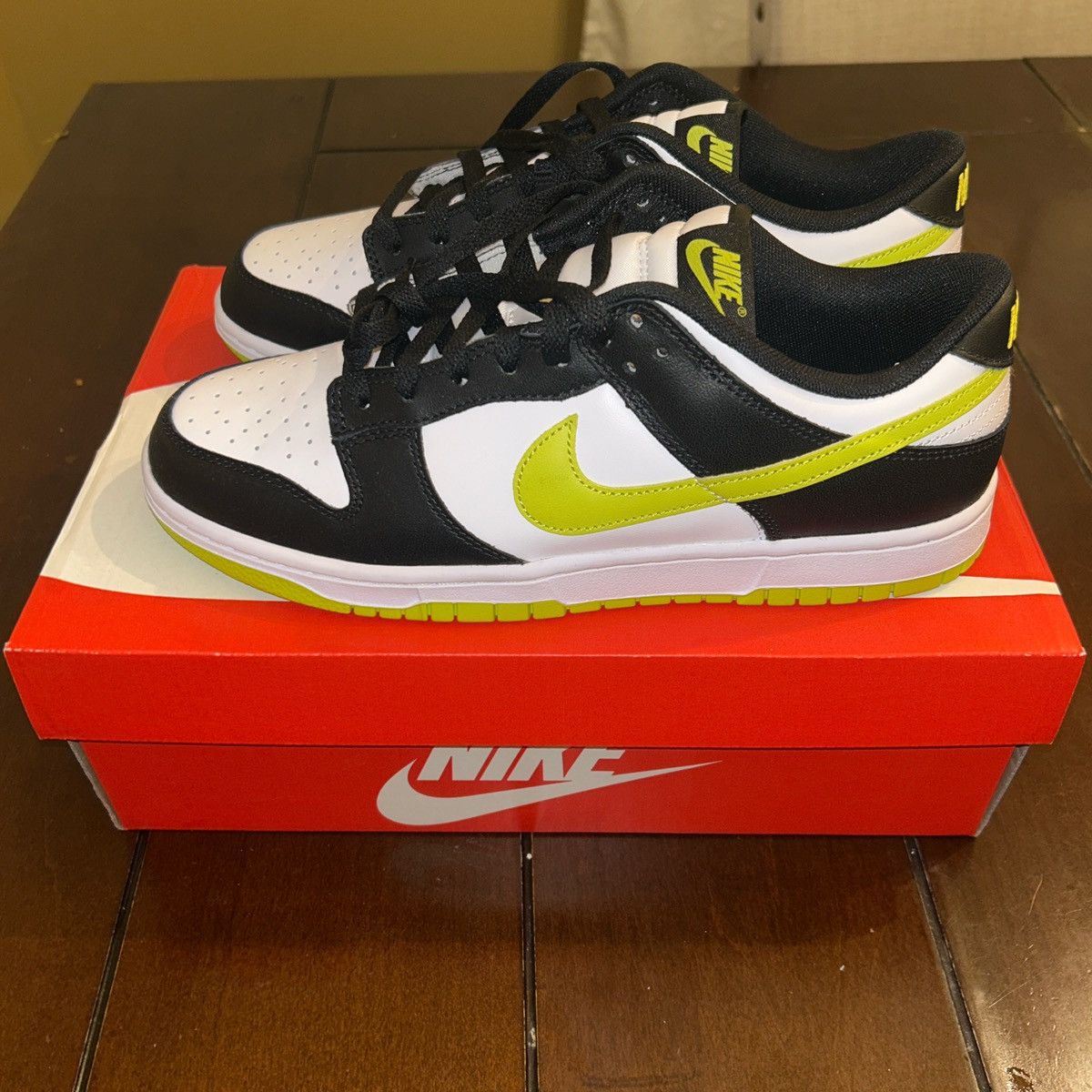 Nike Nike Dunk Low in White, Black, Green Size US 9.5 / EU 42-43 - 1 Thumbnail
