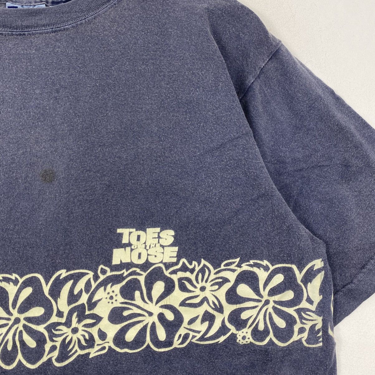 Vintage Vintage 90s Toes on the Nose Surf T-Shirt Blue L Size US L / EU 52-54 / 3 - 5 Thumbnail