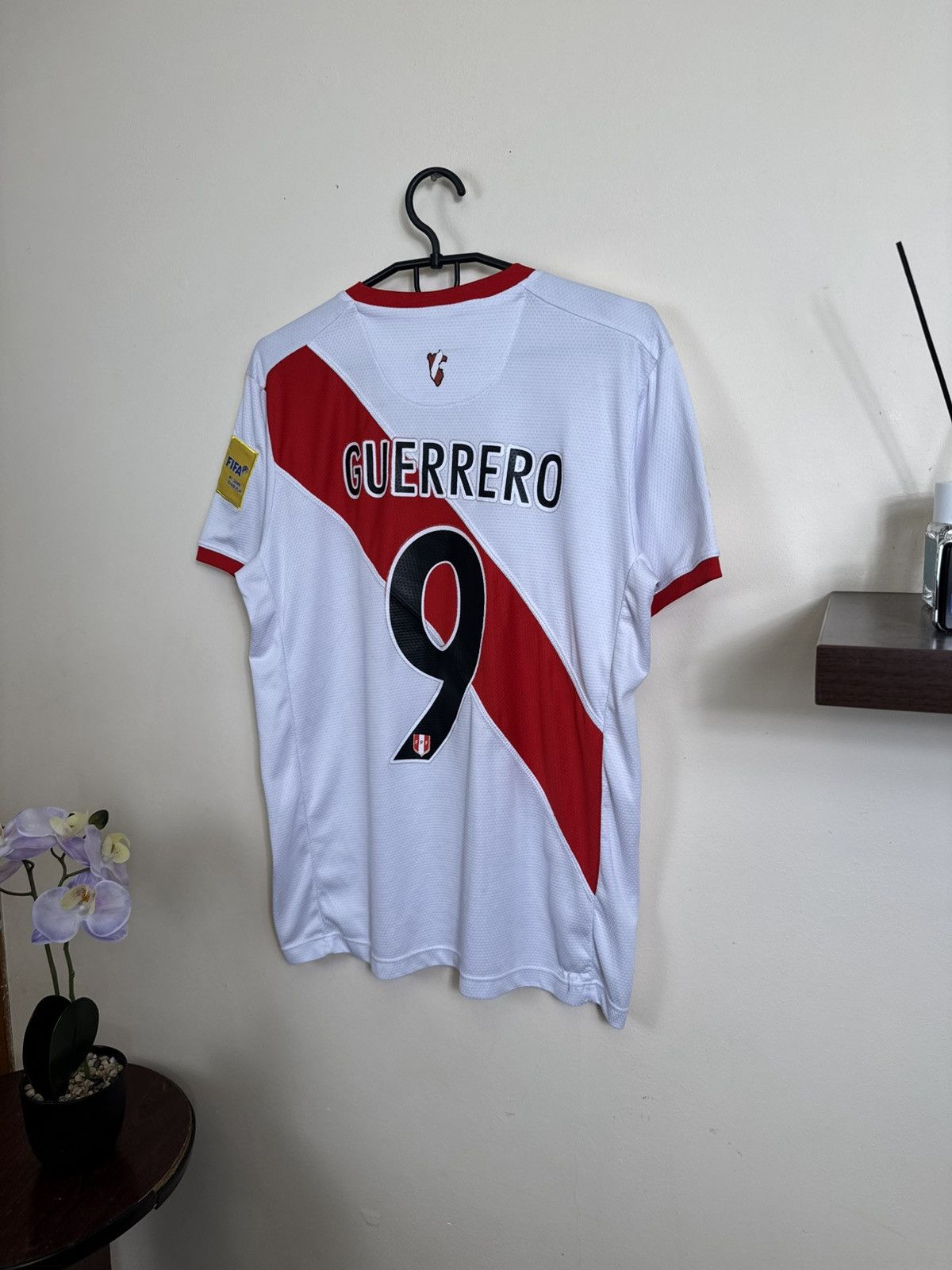Umbro Umbro Peru FPF Jersey 2018 Guerrero #9 Football Shirt Home Size US M / EU 48-50 / 2 - 22 Thumbnail