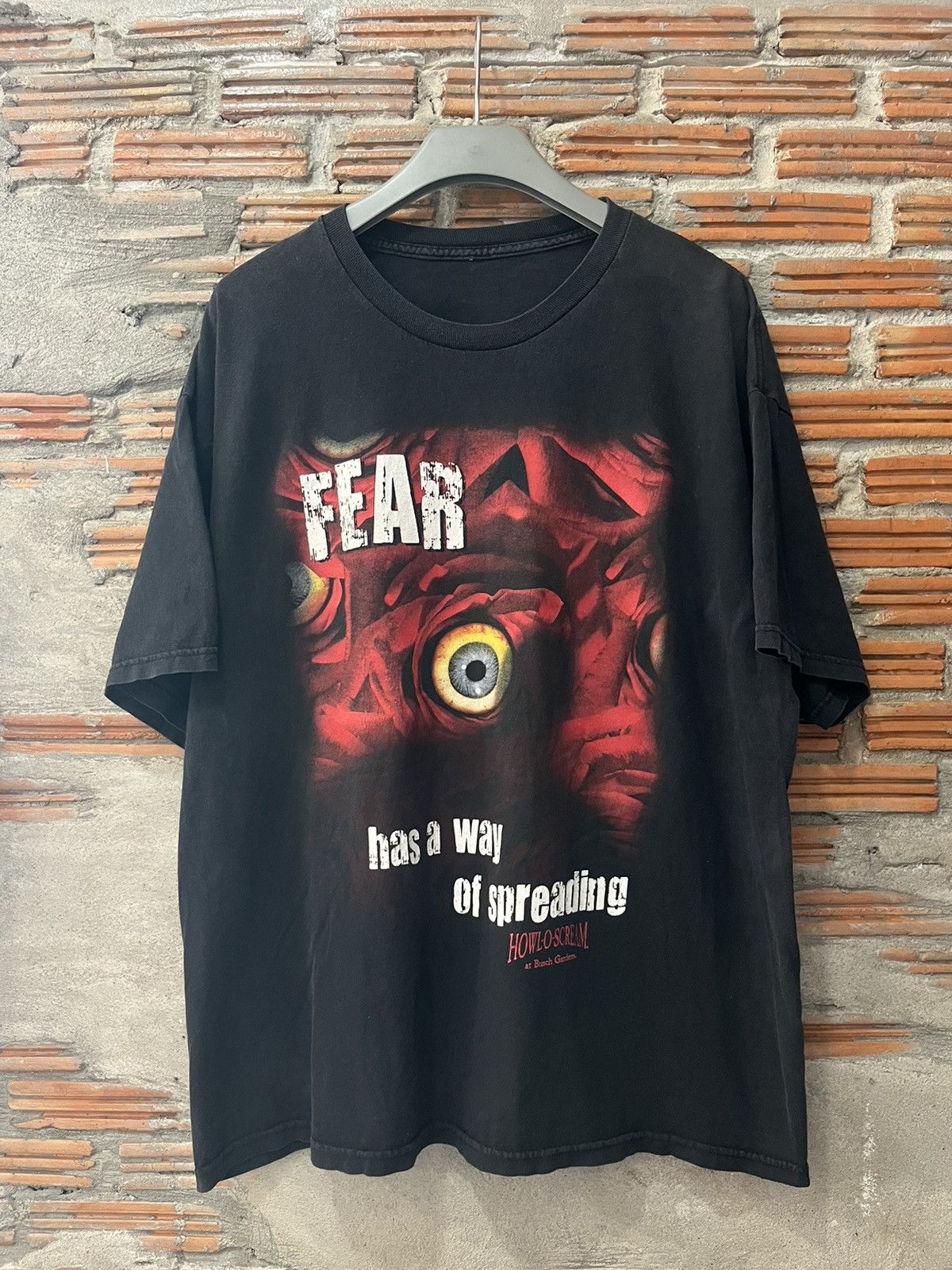 Arts & Science Vintage FEAR has a Way of Spreading HOWL-O-SCREAM 00’s Tee Size US XXL / EU 58 / 5 - 2 Thumbnail