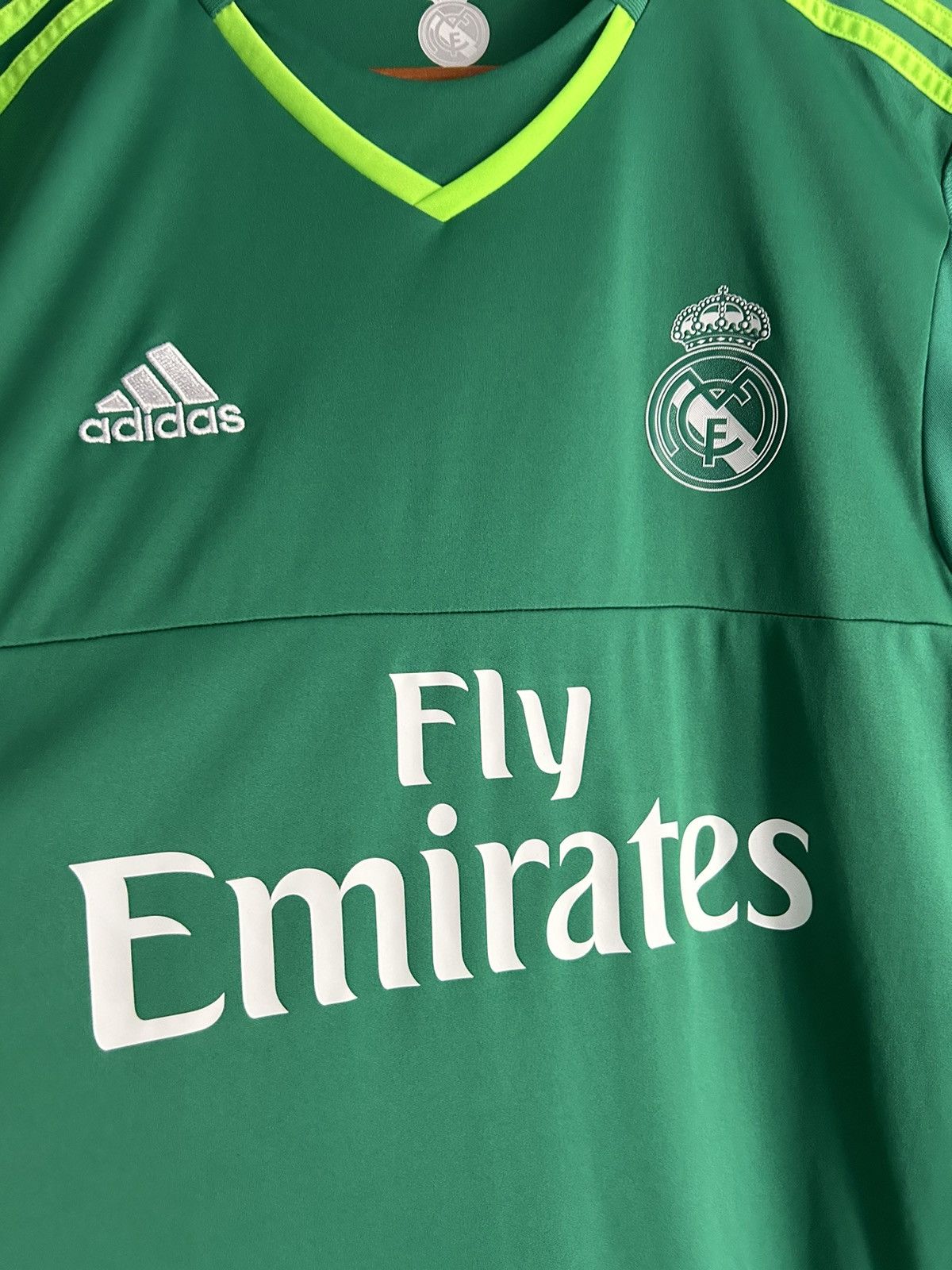 Adidas Real Madrid 2015/16 goalkeeper away adidas jersey Size US M / EU 48-50 / 2 - 5 Thumbnail