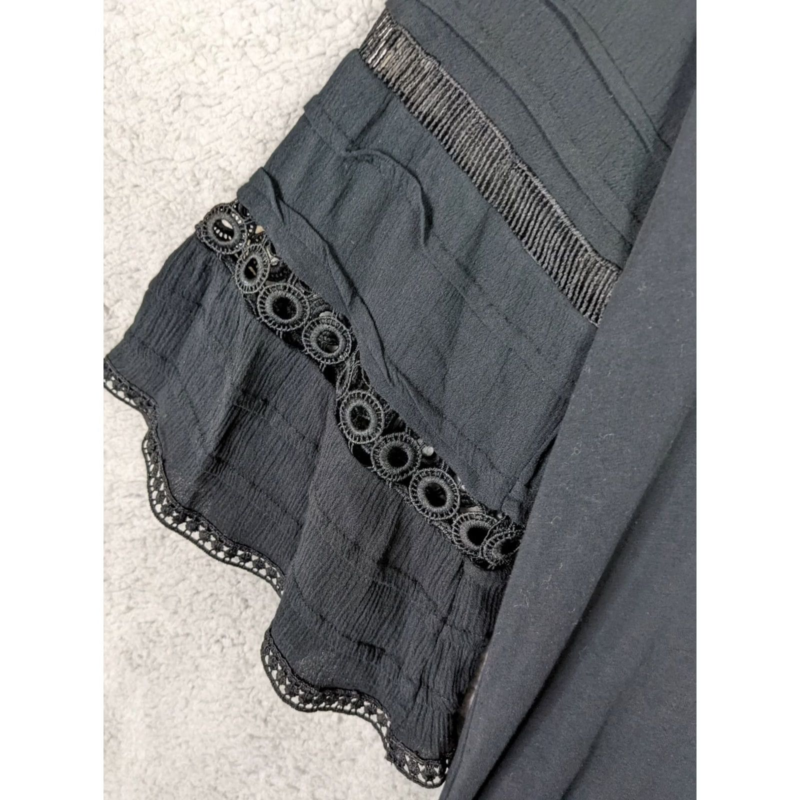Anthropologie ANTHROPOLOGIE Blouse Women’s black lace bell sleeve V-Neck XS Size XS Regular Fit Casual Long Sleeve Wardrobe Basic Size XS / US 0-2 / IT 36-38 - 4 Thumbnail
