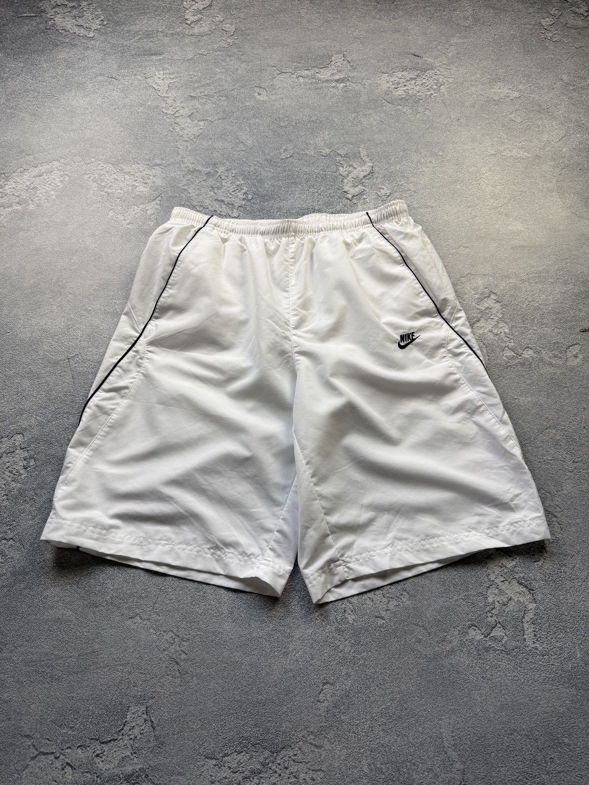 Nike Vintage Nike Shorts Logo swoosh casual Y2K Streetwear Size US 35 - 1 Thumbnail