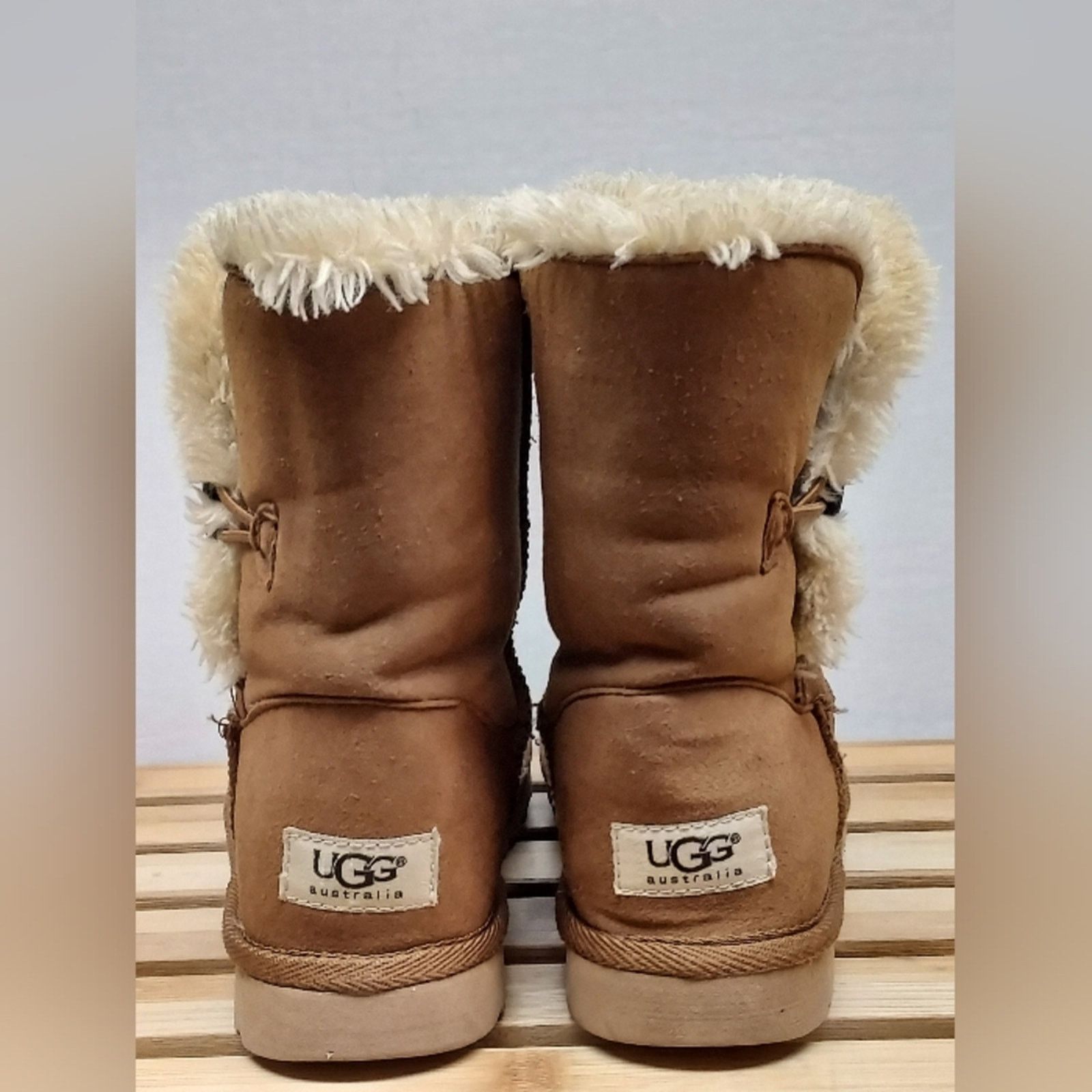 Ugg UGG Womens Chestnut Bailey Button Winter Boots Size 6 Size US 6 / IT 36 - 7 Thumbnail