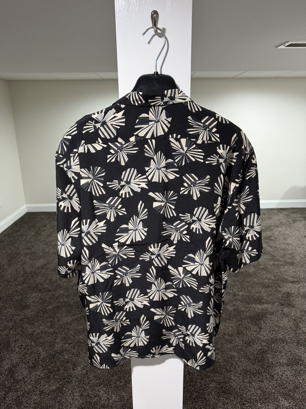 Saint Laurent Paris Saint Laurent Paris Imprime Fleur Origami Print Black Shirt Size US L / EU 52-54 / 3 - 2 Thumbnail