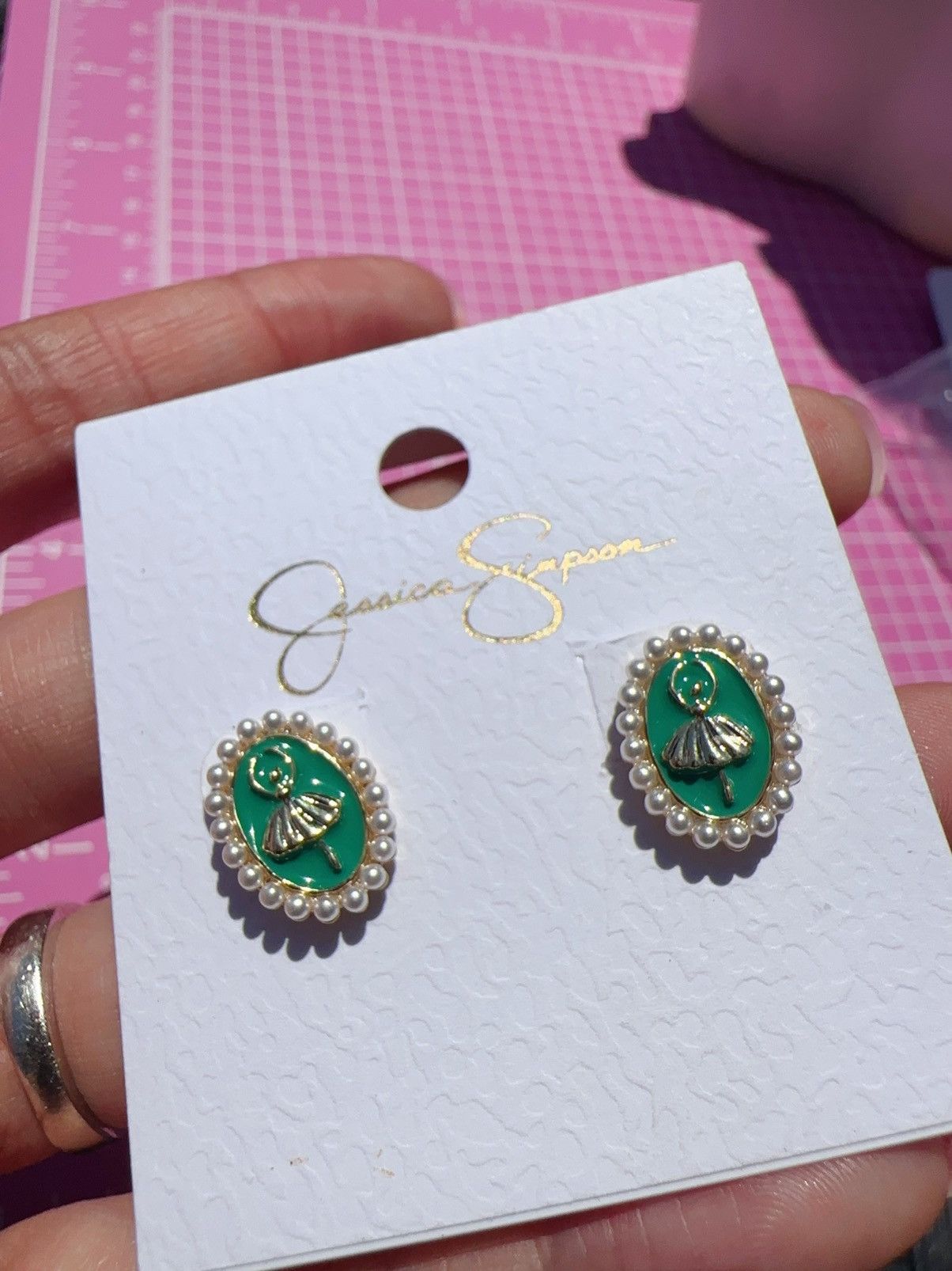 Jessica Simpson Jessica Simpson Earrings gold tone pearls around green Size ONE SIZE - 5 Thumbnail