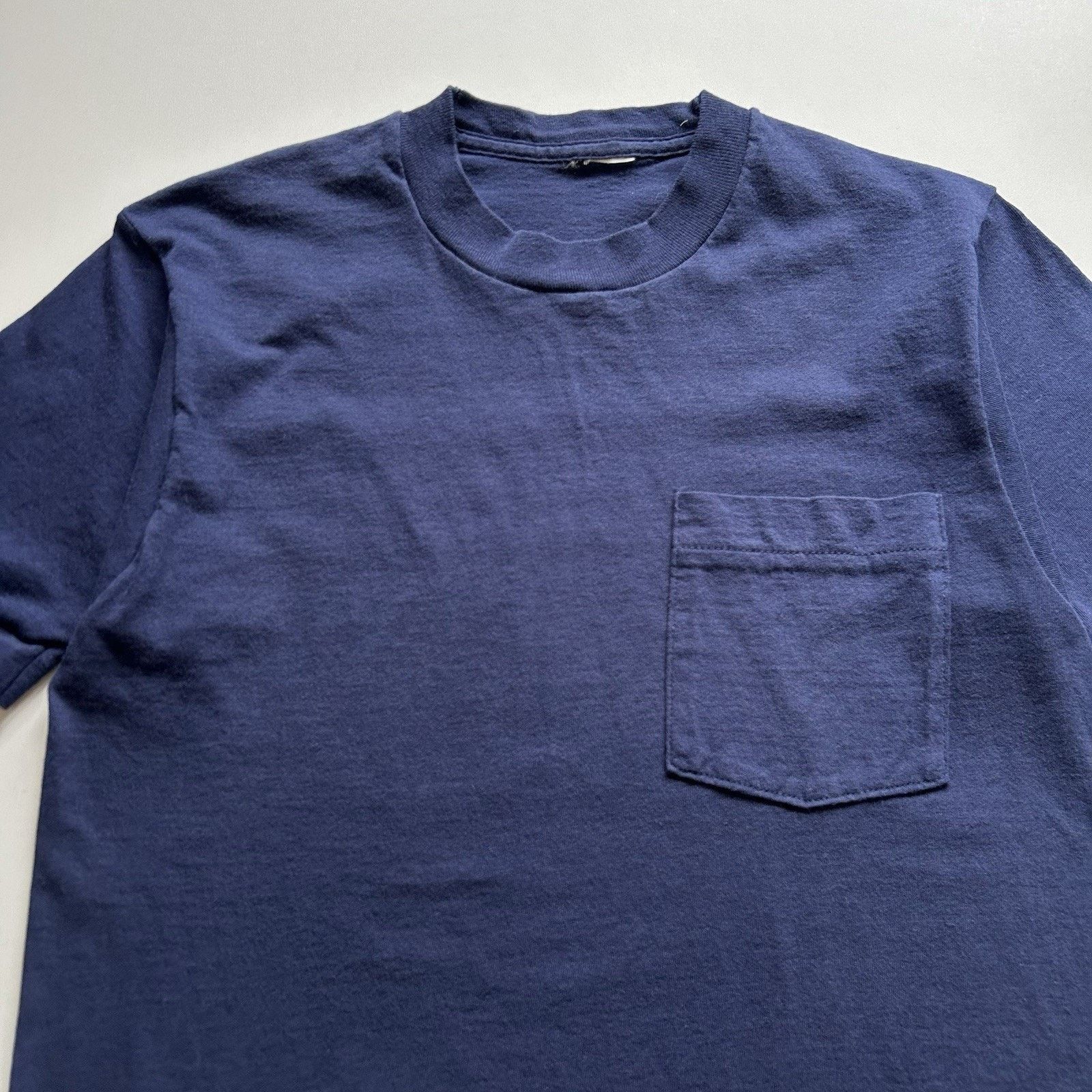 Vintage Vintage 90s Sun Faded Navy Blue Pocket T Shirt Small Rare Size US S / EU 44-46 / 1 - 2 Thumbnail