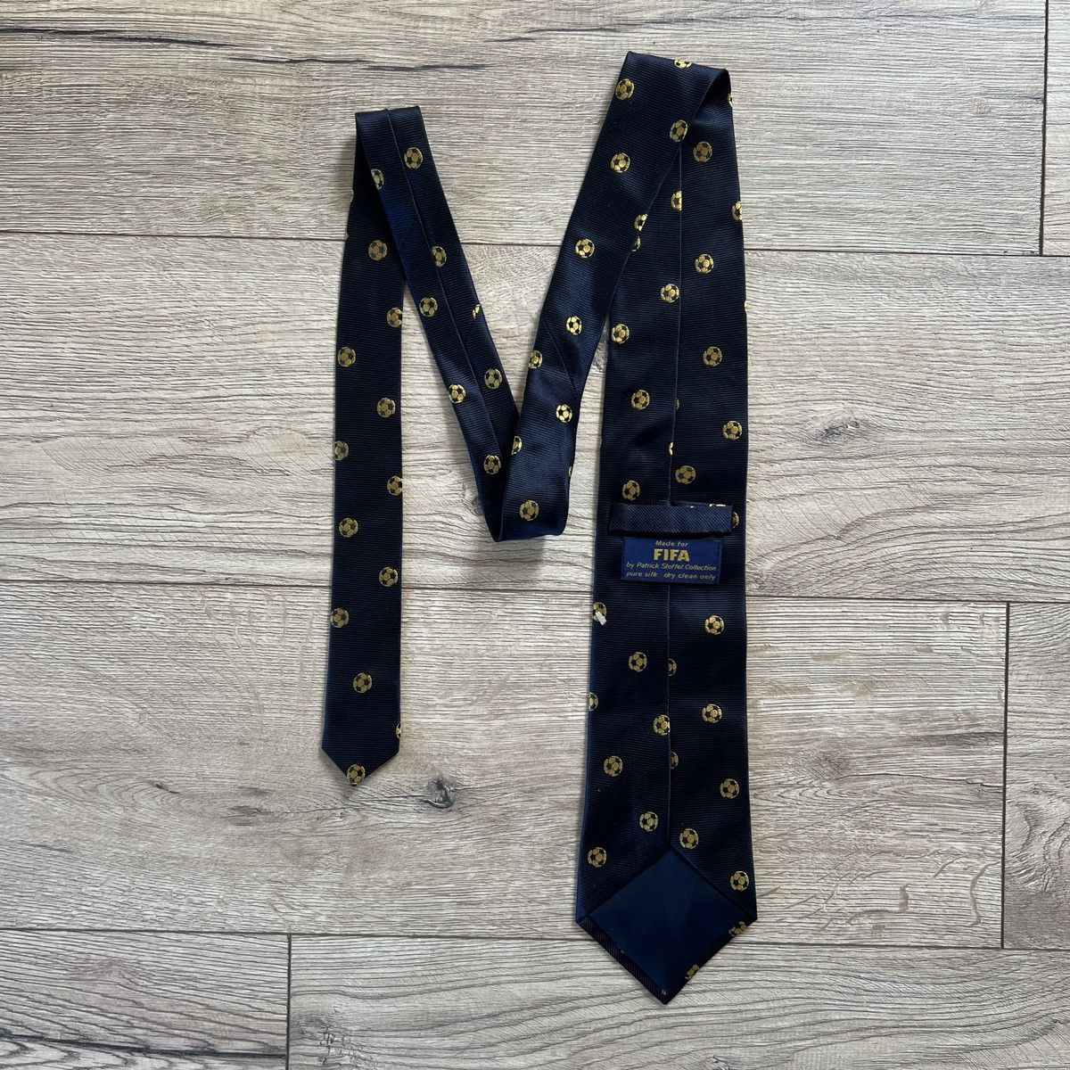 Vintage Vintage 90s FIFA Silk tie monogram rare Size ONE SIZE - 5 Thumbnail