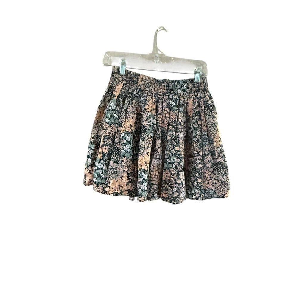 American Eagle Outfitters American Eagle Outfitters Black and Cream Floral Mini Skirt Size 28" / US 6 / IT 42 - 2 Thumbnail