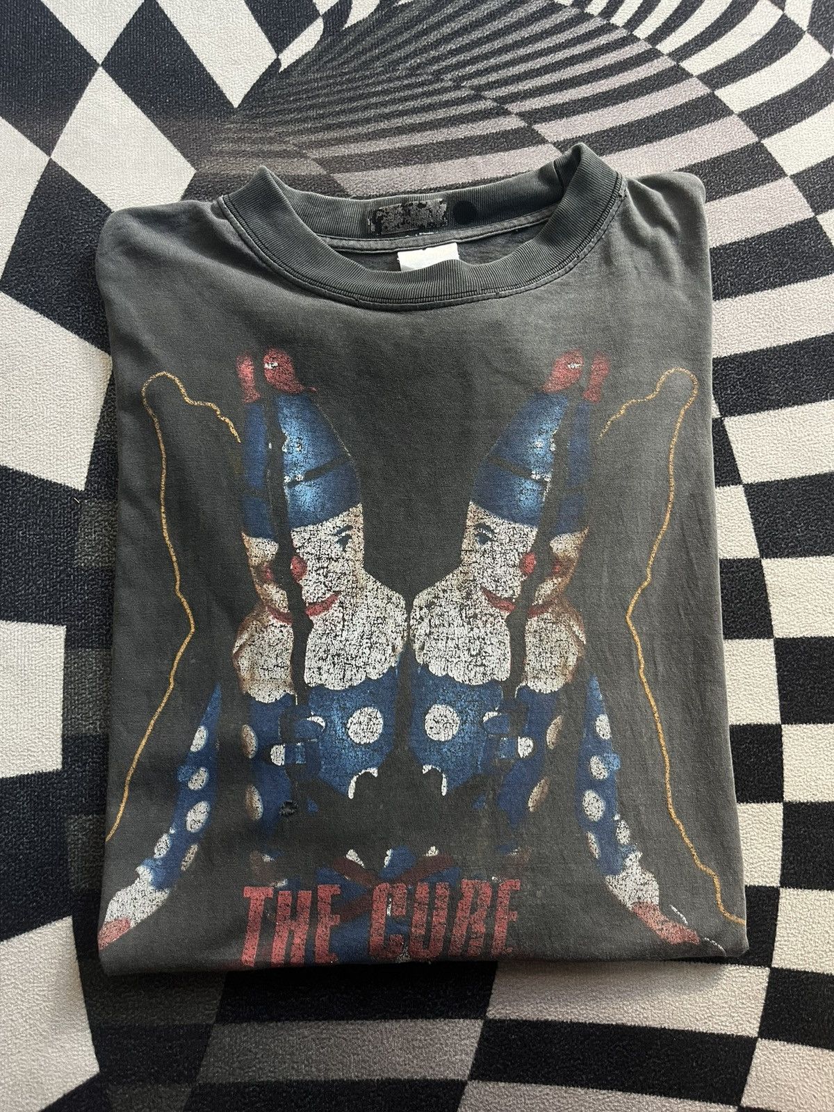 Band Tees Vintage THE CURE Swing Tour 1996’s ( Very Worn ) Tshirt Size US XL / EU 56 / 4 - 1 Thumbnail
