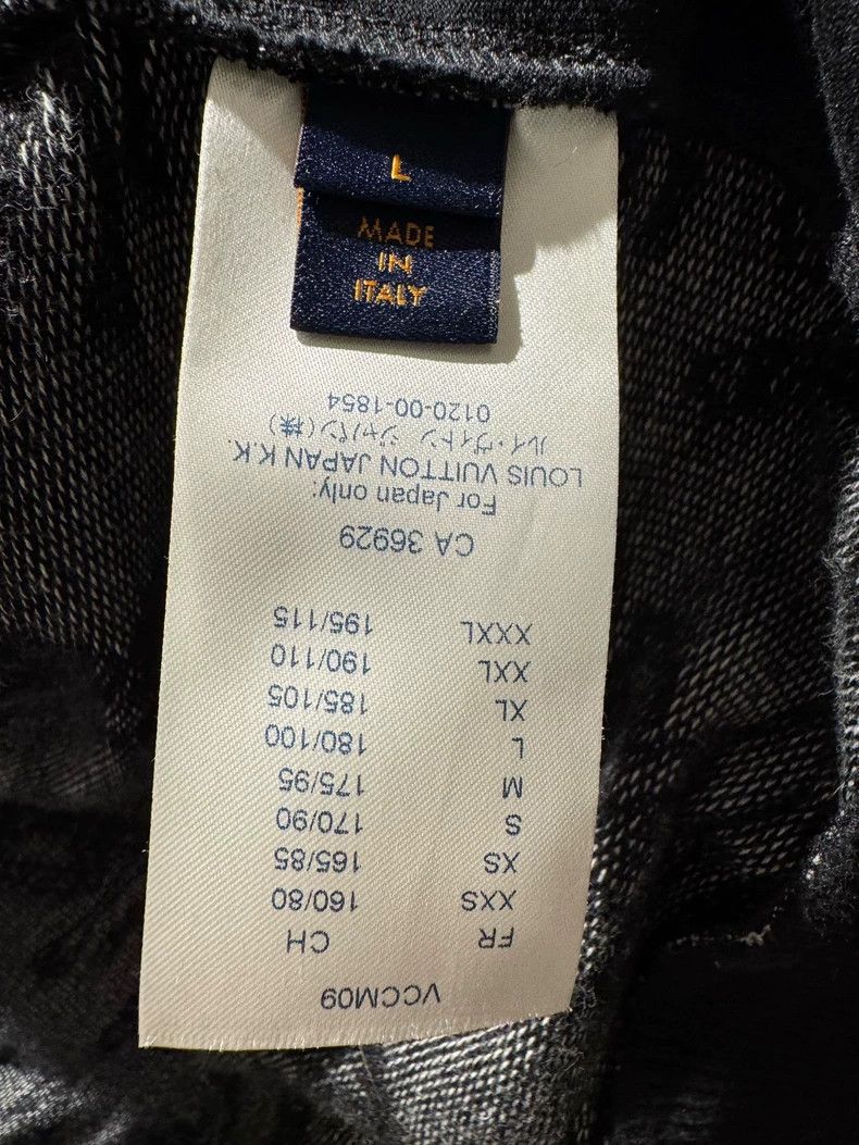 Louis Vuitton Louis Vuitton Gesture logo full print jacket Size US L / EU 52-54 / 3 - 3 Thumbnail
