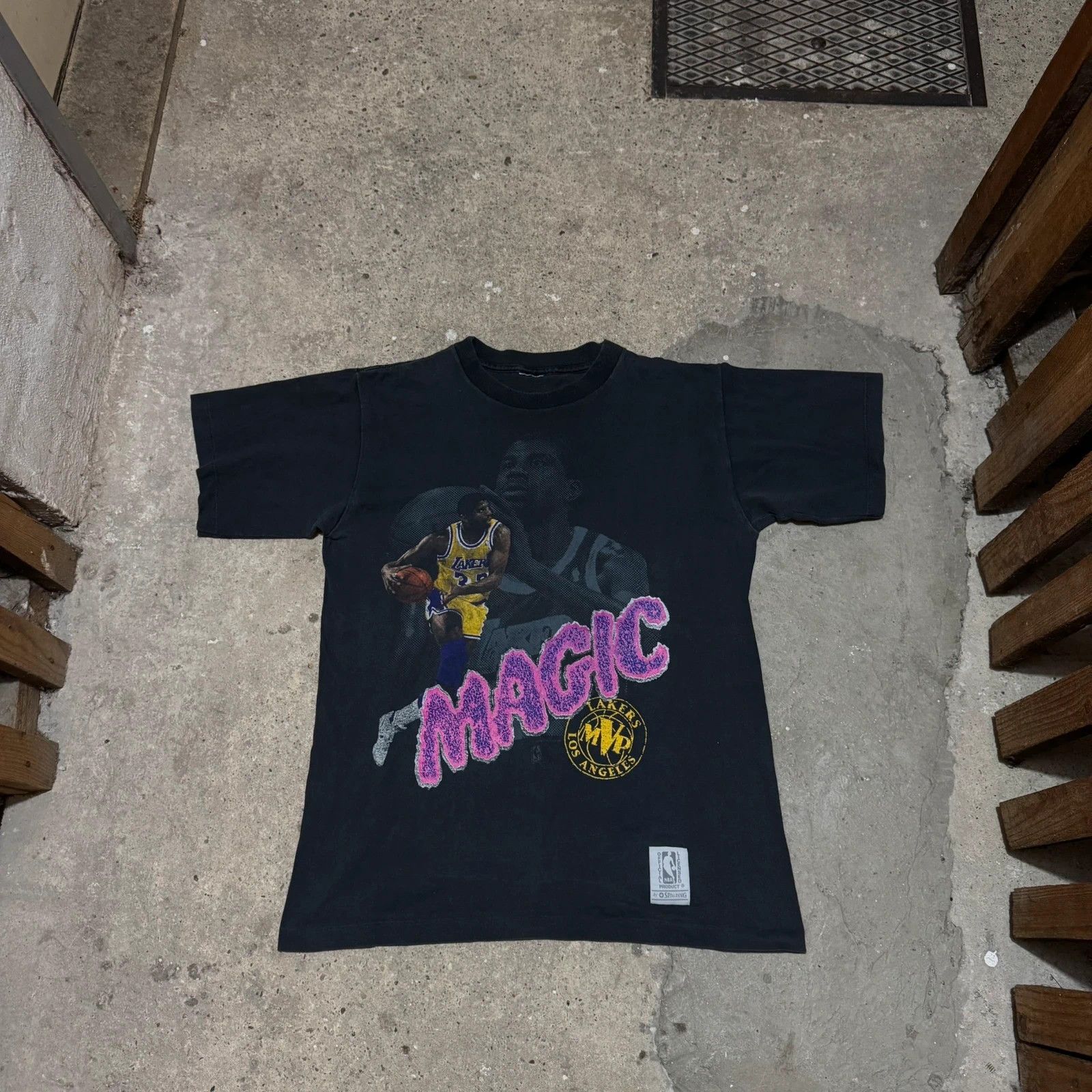 Band Tees Vintage 90s LA Lakers NBA Magic Johnson T-shirt Size US M / EU 48-50 / 2 - 1 Thumbnail