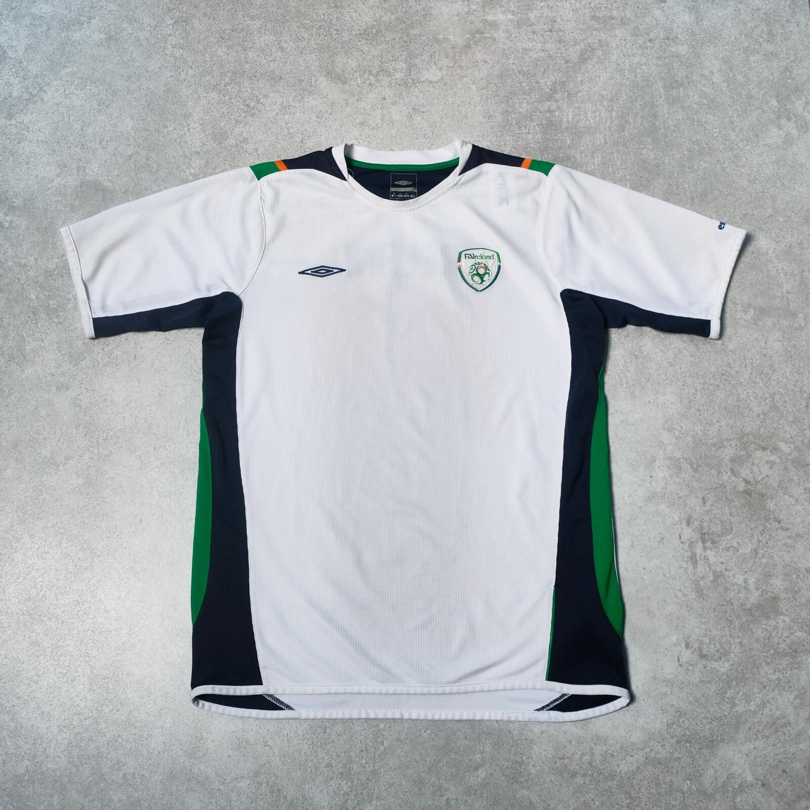 Umbro 2004/06 Ireland Training Shirt Umbro (M/L) Size US M / EU 48-50 / 2 - 1 Thumbnail