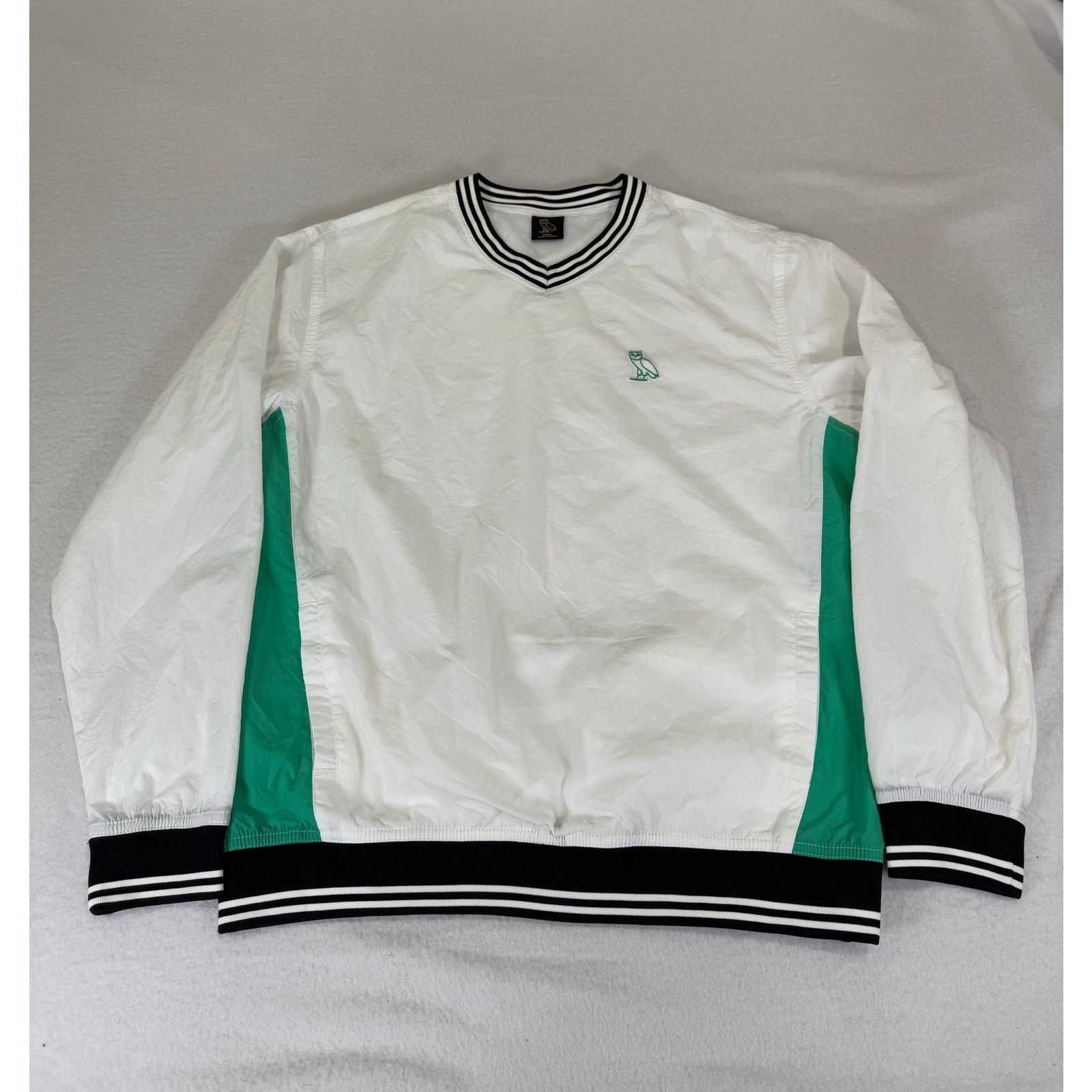 Drake 着用 OVO V-NECK PULLOVER WINDBREAKER