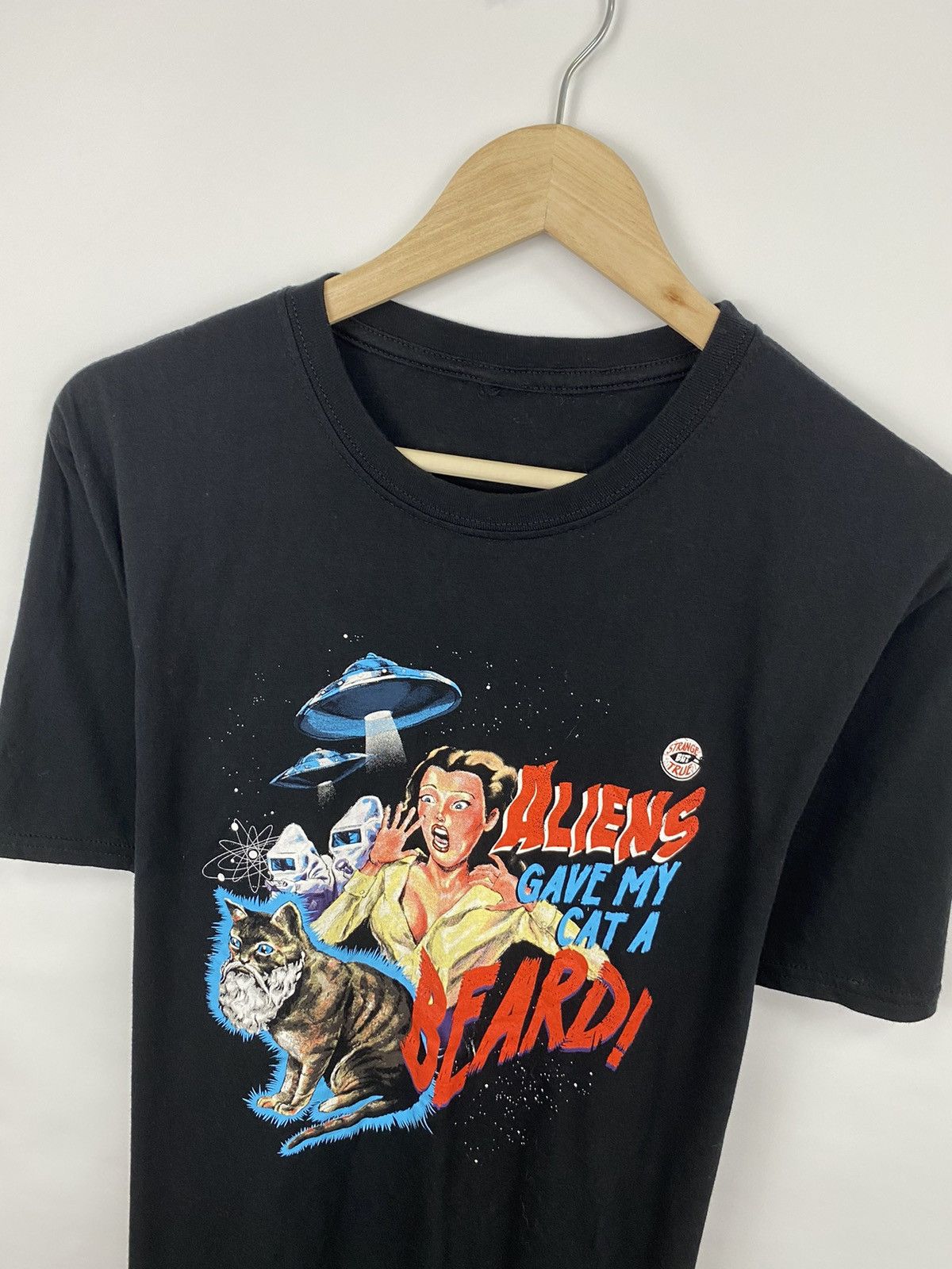 Gildan Vintage Aliens Gave My Cat A Beard retro rare hype Y2K Size US M / EU 48-50 / 2 - 5 Thumbnail