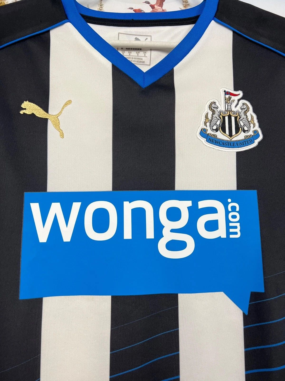 Puma Newcastle Home football shirt 2015 Soccer Puma Jersey Trikot Size US S / EU 44-46 / 1 - 3 Thumbnail