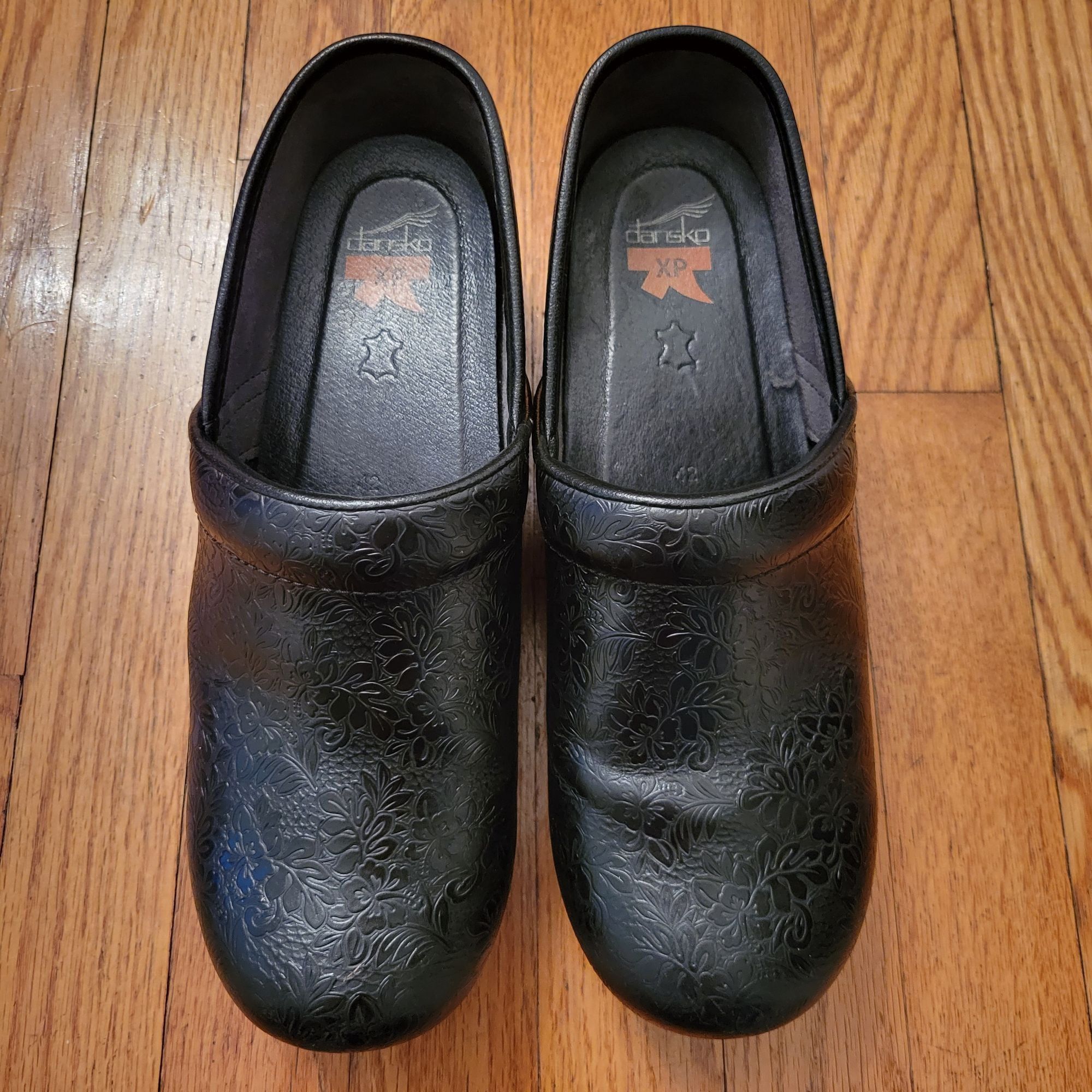 Dansko Dansko XP 42 Black Professional Tooled Floral Leather Clogs Size US 12 / IT 42 - 2 Thumbnail