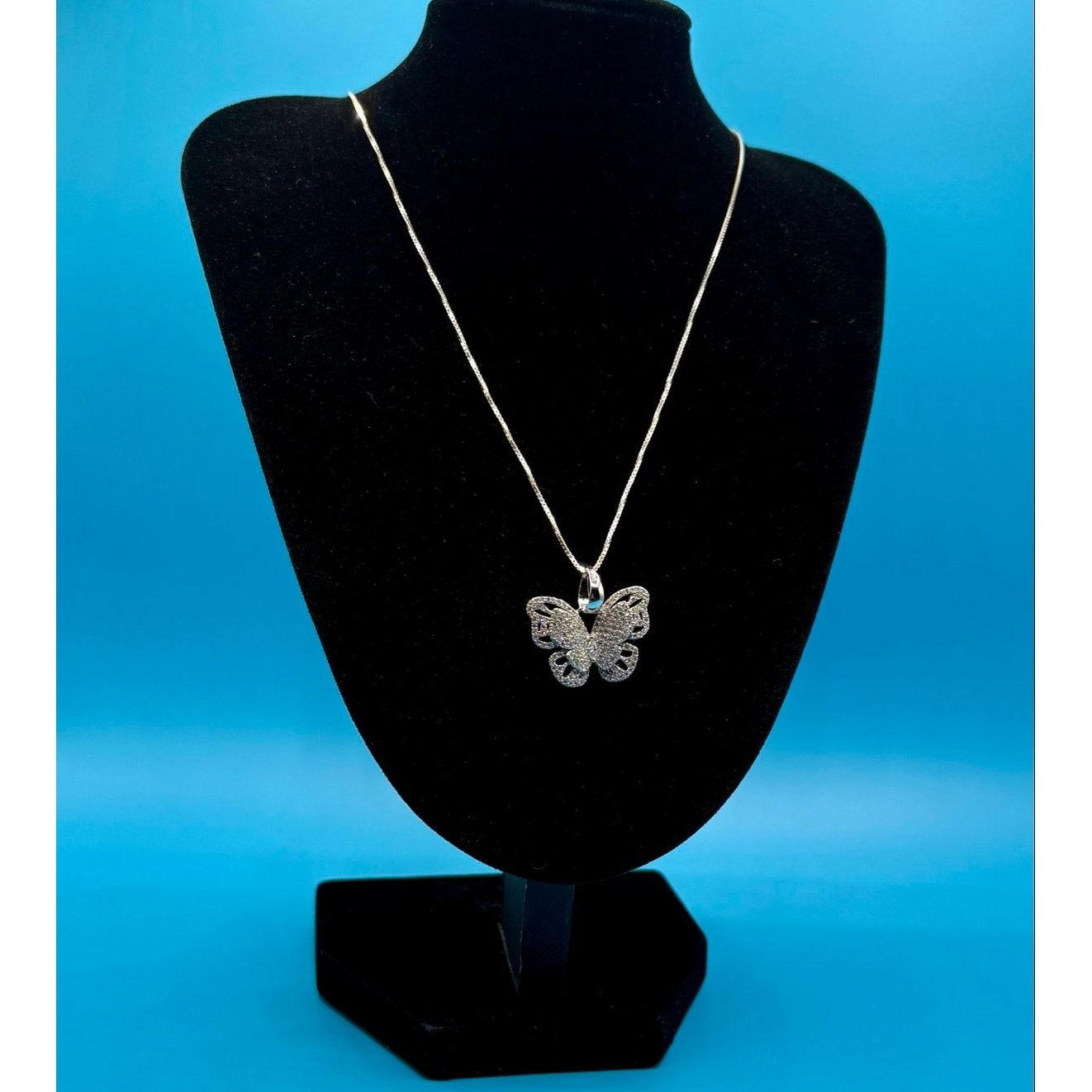 Jewelry NEW 1.25CTW Moissanite Butterfly Pendant & 22" Silver Chain Size ONE SIZE - 2 Thumbnail