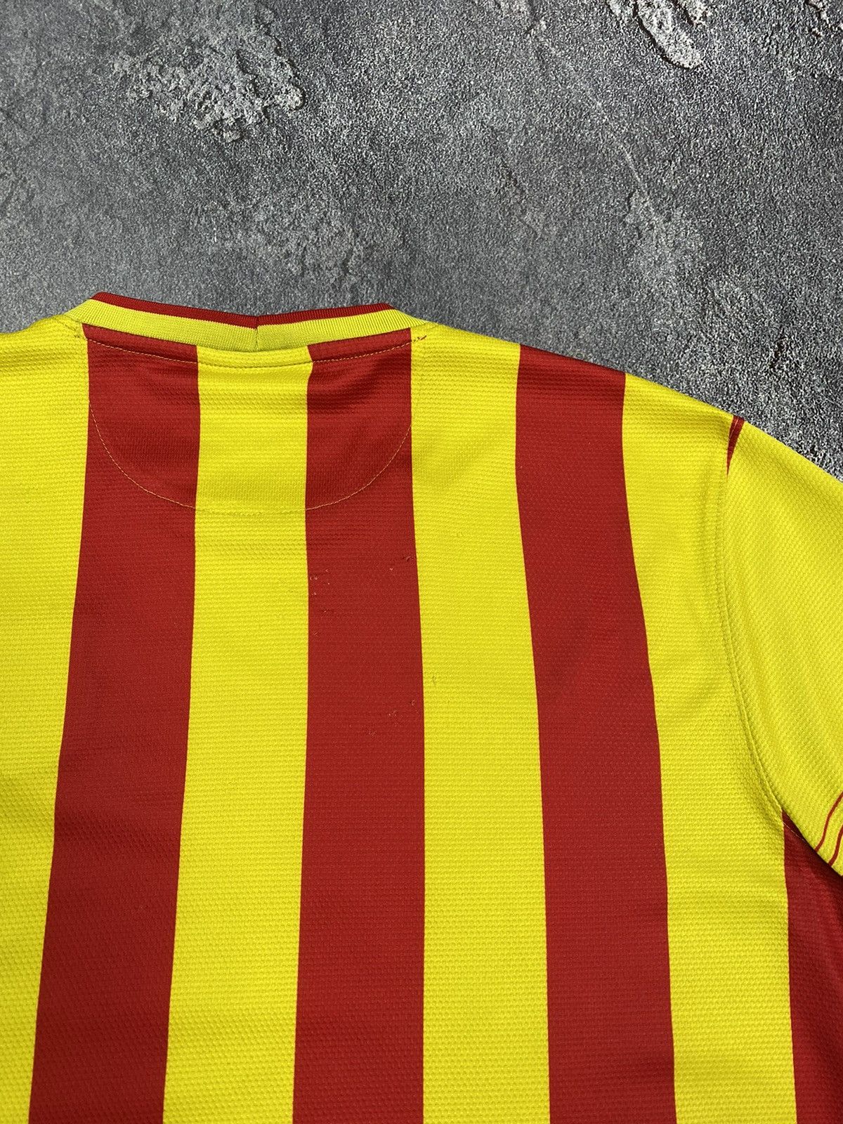 Nike FC Barcelona Nike 2013-2014 Away Jersey Football Kit Soccer Size US M / EU 48-50 / 2 - 16 Thumbnail