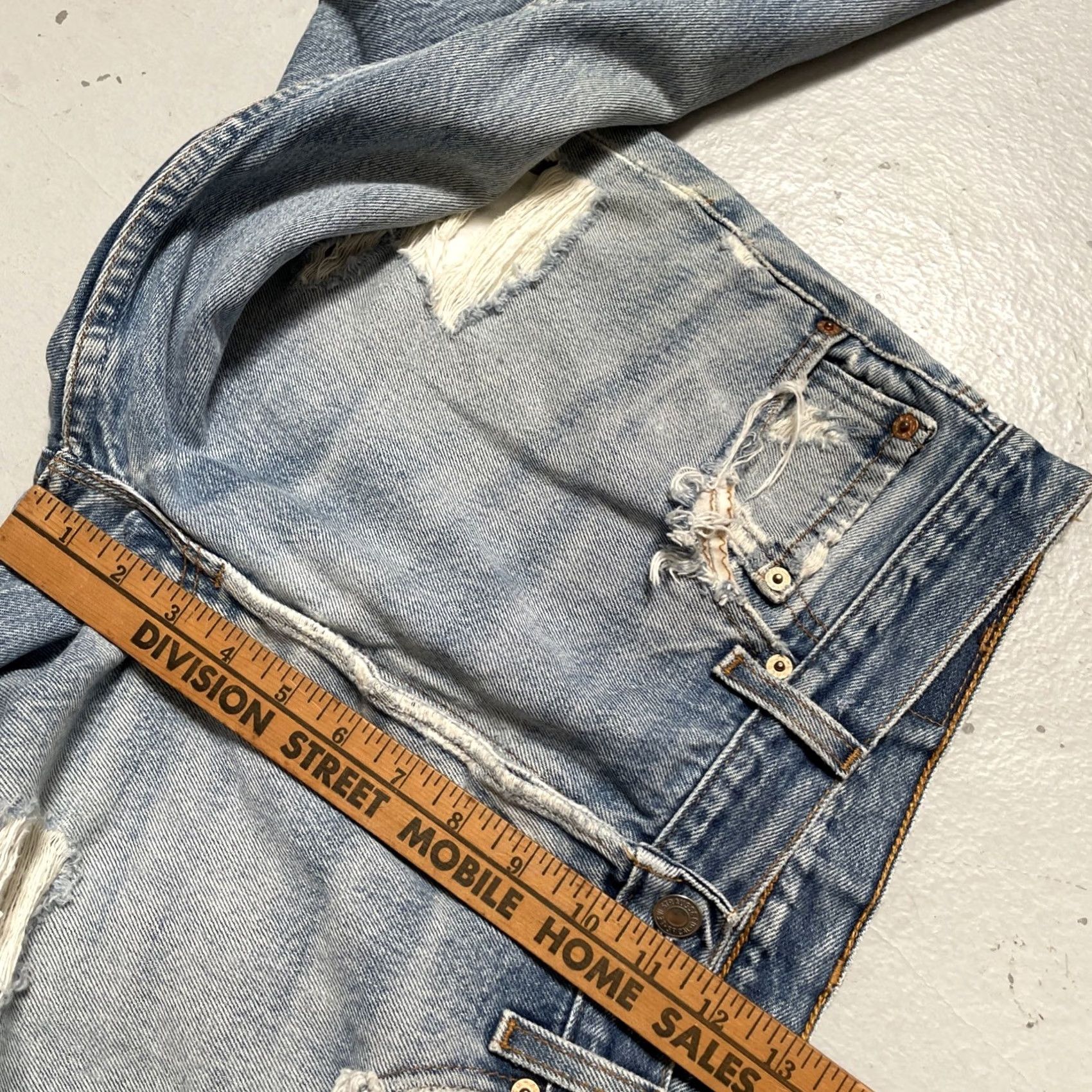 Levi's VINTAGE Levi’s 501 XX Denim Jeans Light Wash 35x32 Regular Mens Distressed 90s USA Heritage Skater Size US 35 - 5 Thumbnail