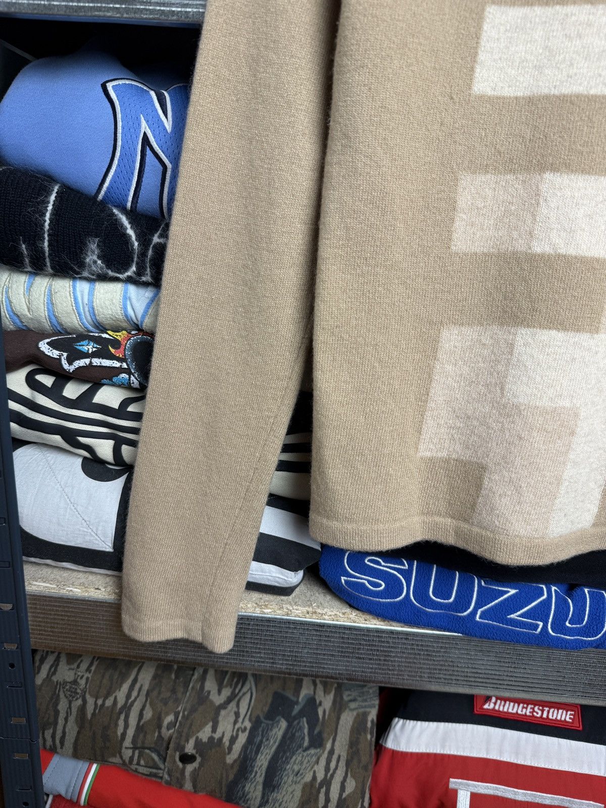 Salvatore Ferragamo Salvatore Ferragamo Cashmere Sweater Size M / US 6-8 / IT 42-44 - 3 Thumbnail